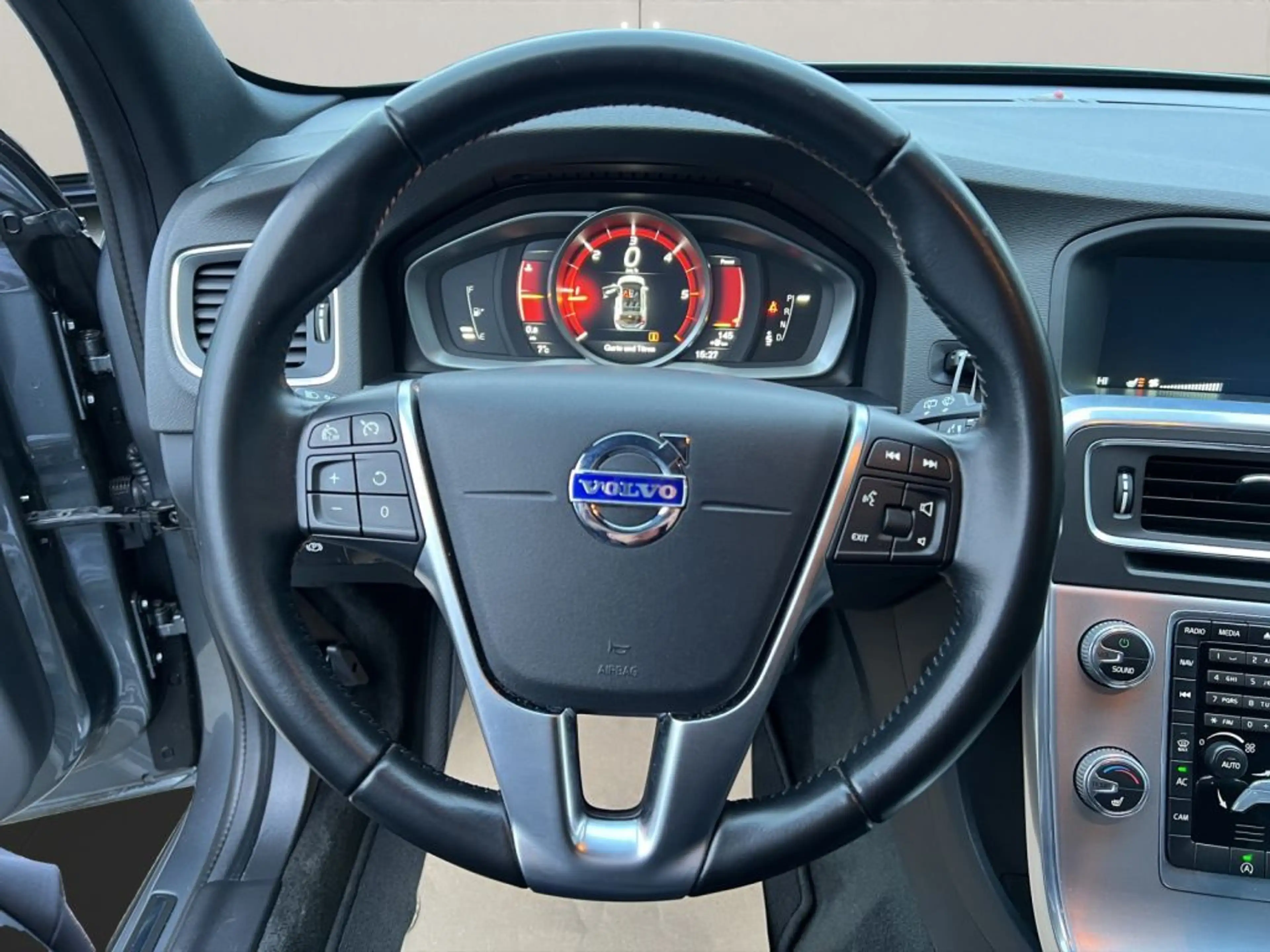 Volvo V60 Cross Country D4+KLIMA+LED+RADIO+RFK+ — photo 12