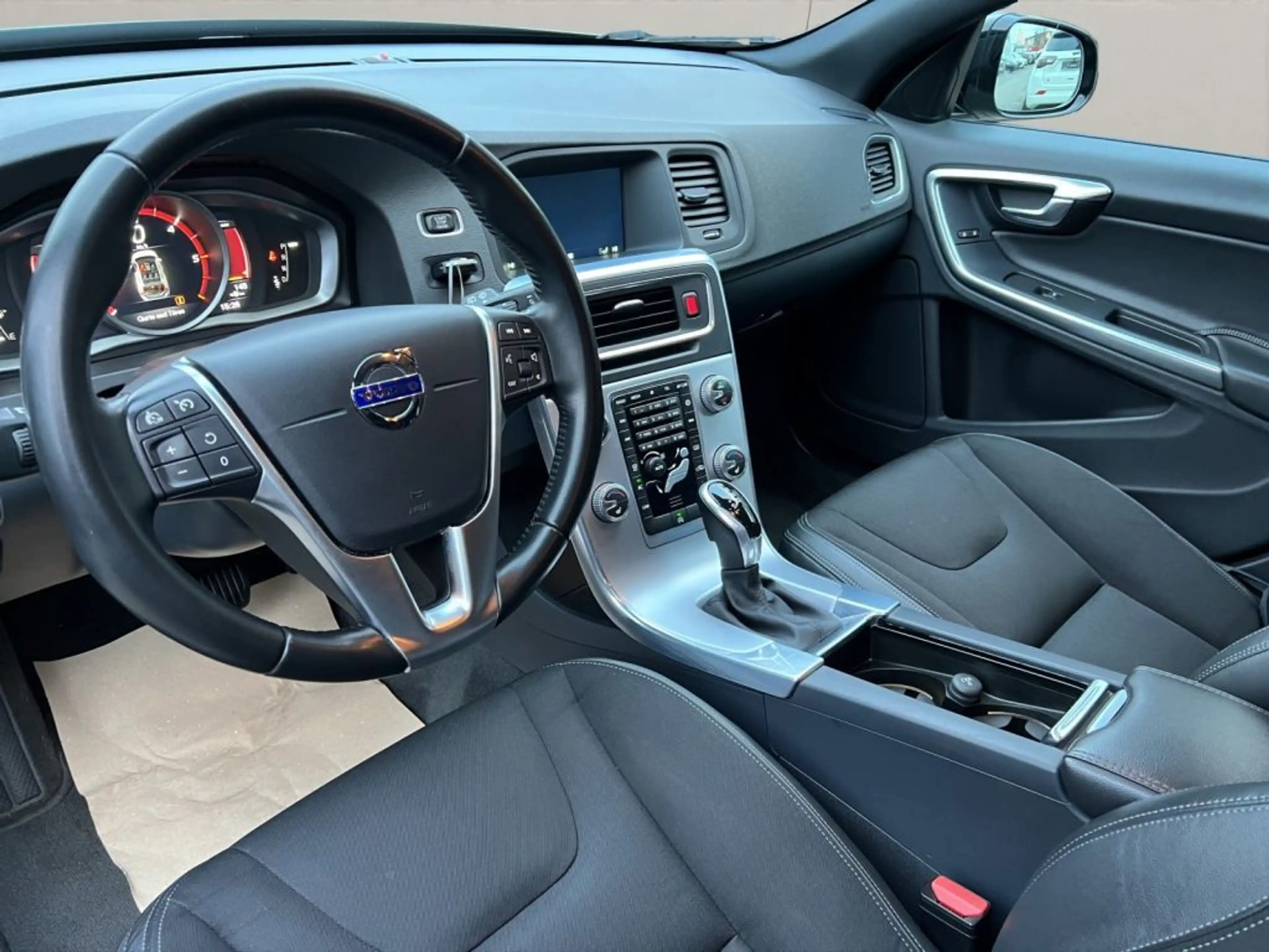 Volvo V60 Cross Country D4+KLIMA+LED+RADIO+RFK+ — photo 10