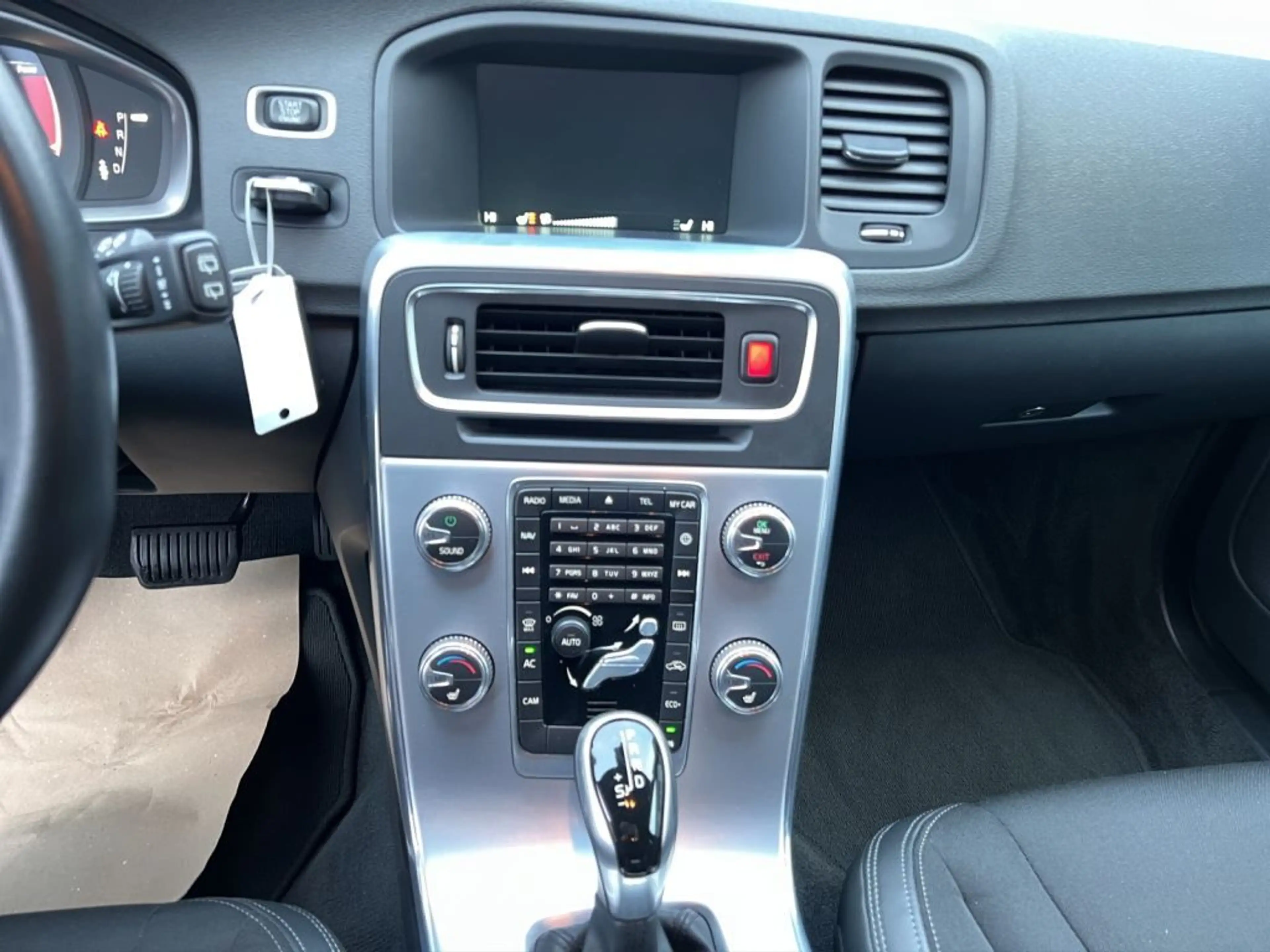Volvo V60 Cross Country D4+KLIMA+LED+RADIO+RFK+ — photo 11