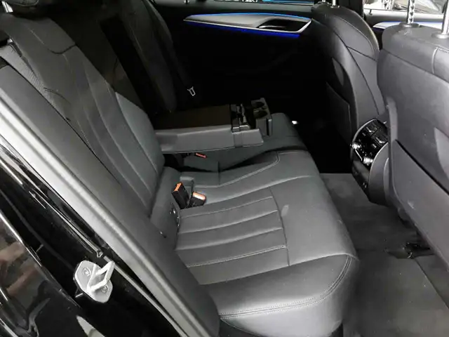 BMW 5 Series view 9