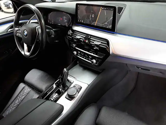 BMW 5 Series view 11
