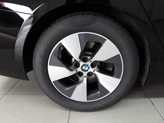 BMW 5 Series view 15