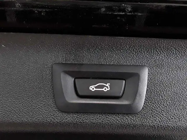 BMW 5 Series view 16