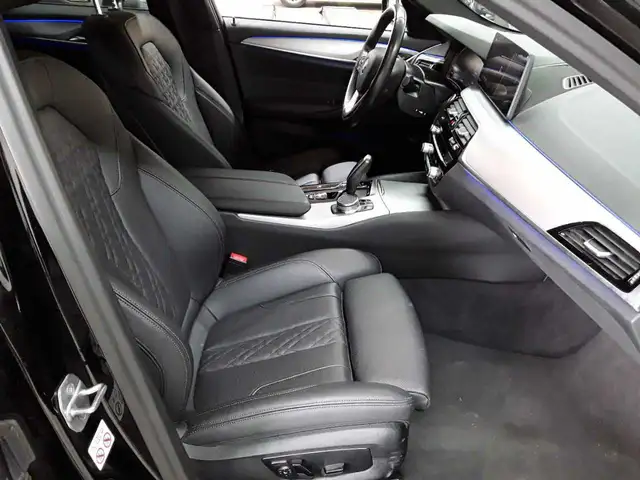BMW 5 Series view 10
