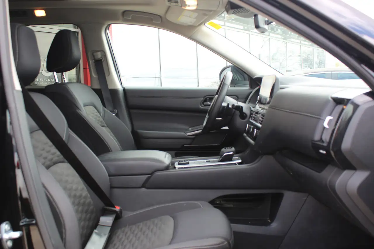 Nissan Pathfinder снимка Nissan Pathfinder