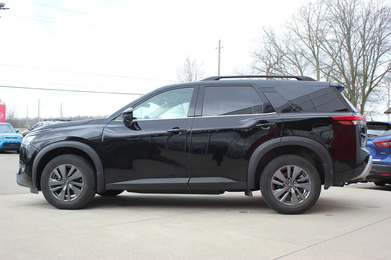 Nissan Pathfinder снимка Nissan Pathfinder