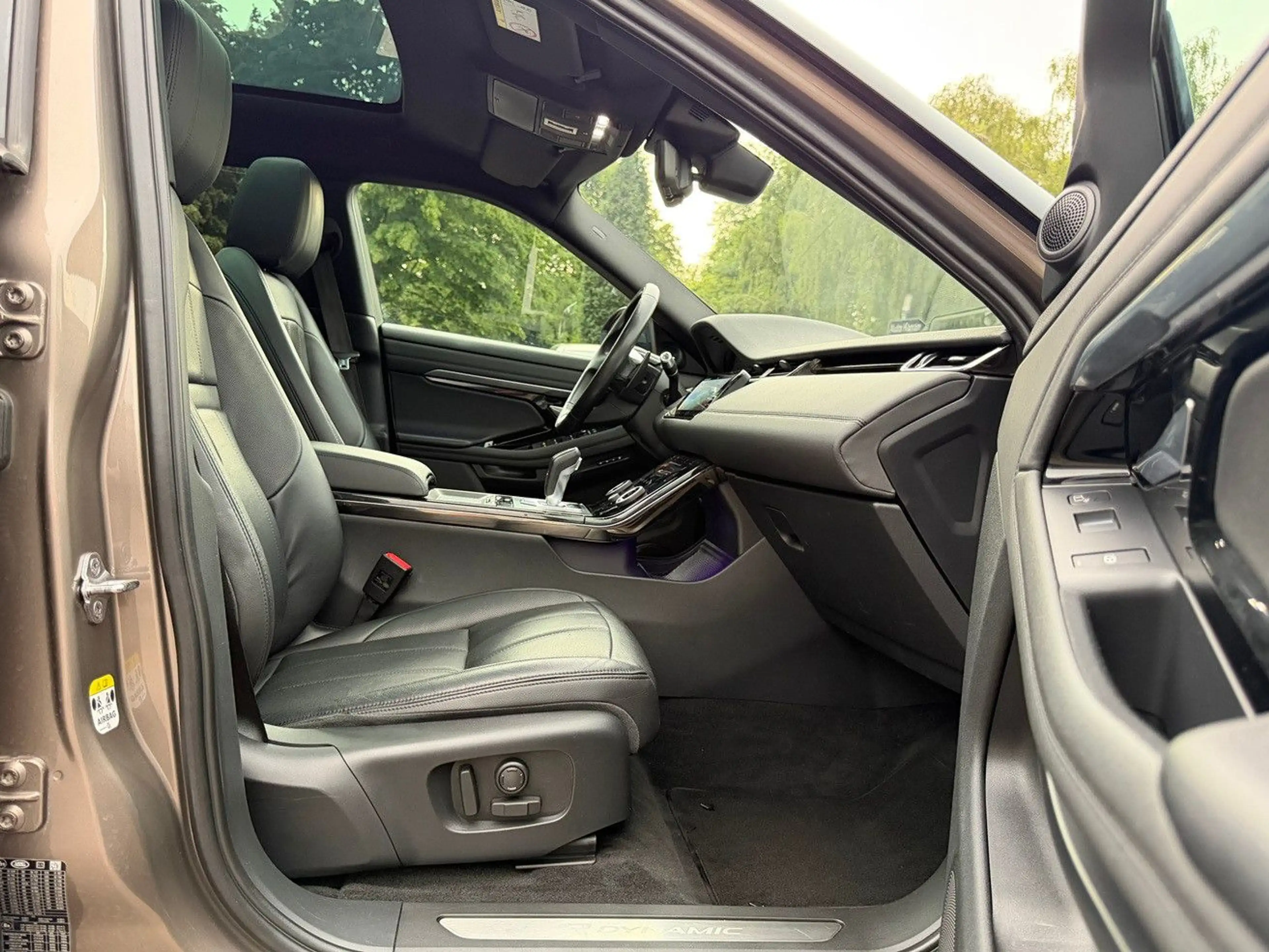 Land Rover Range Rover Evoque Evoque D240 R-Dynamic SE Pano/Leder/virtual/AHK — photo 4