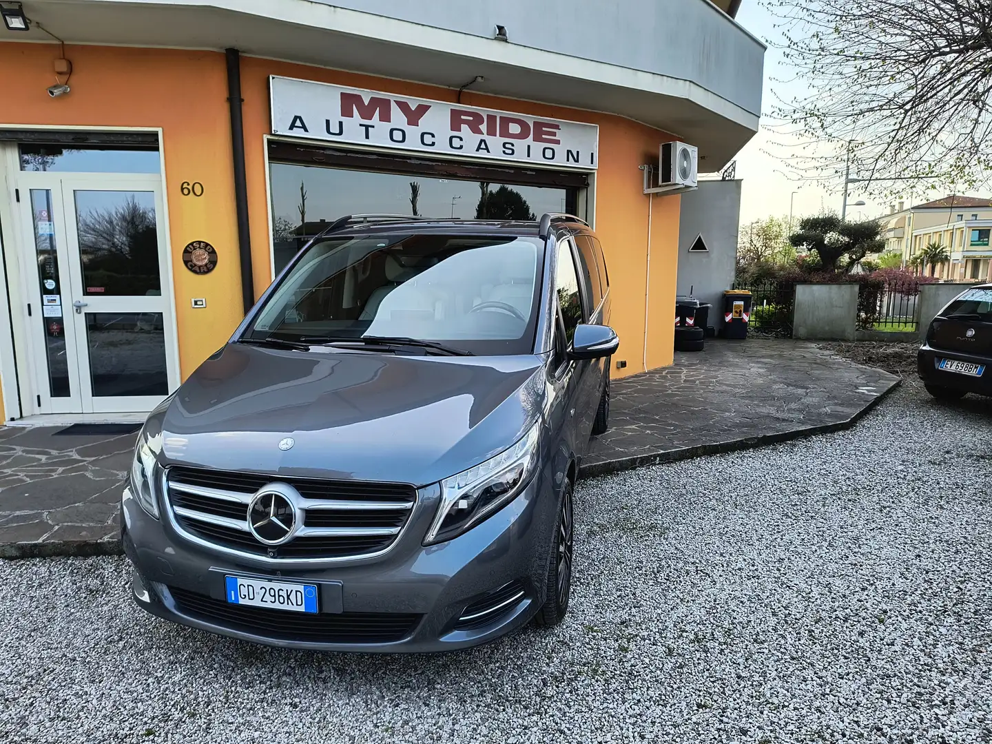 Mercedes-Benz V 250 AVANTGARDE 4 MATIC LANG Gris - 2