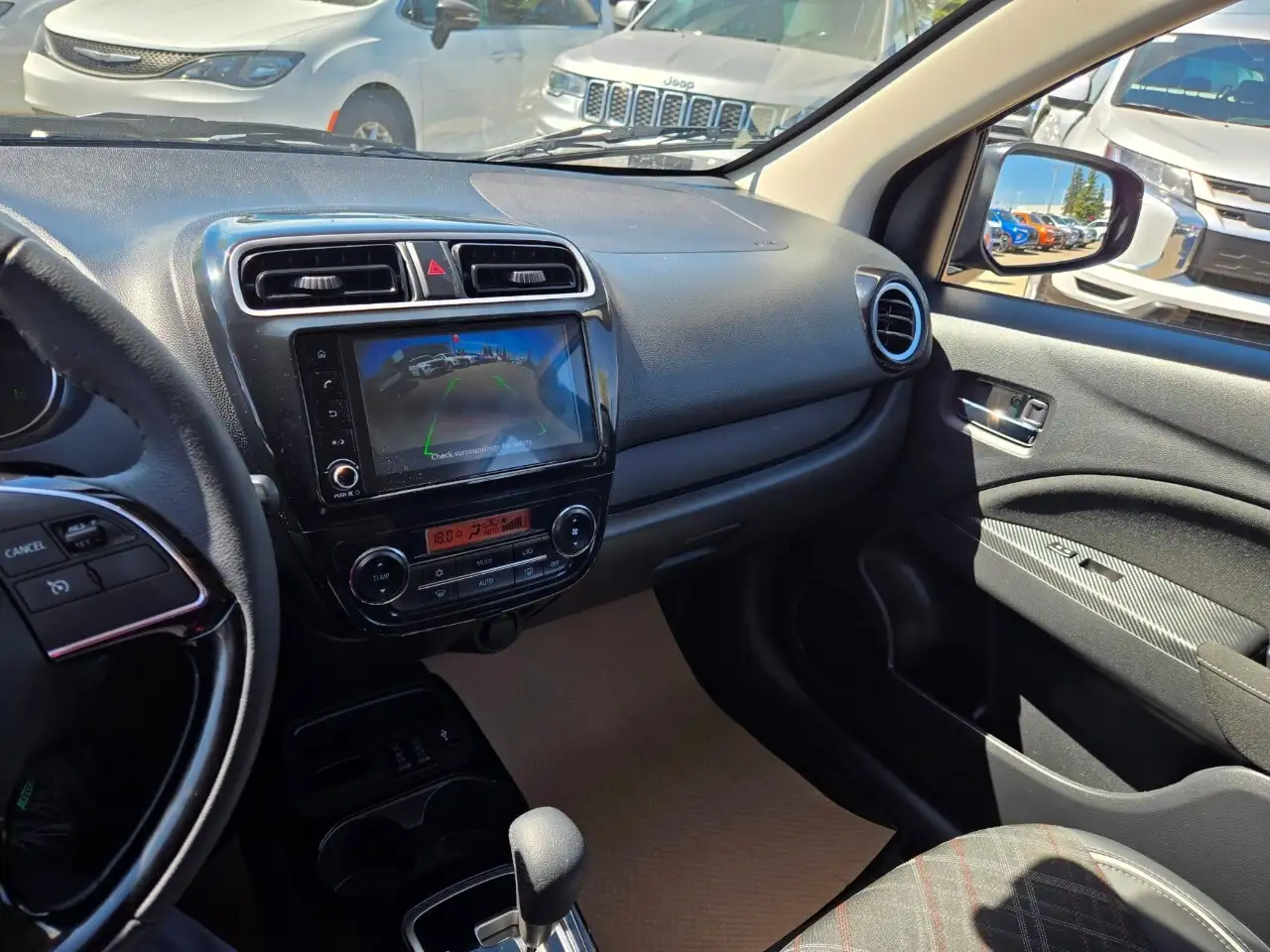 Mitsubishi Mirage снимка Mitsubishi Mirage