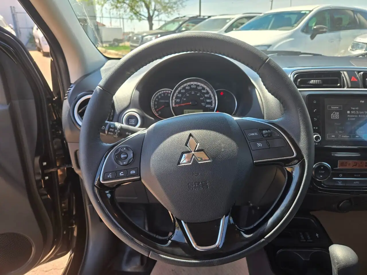Mitsubishi Mirage снимка Mitsubishi Mirage