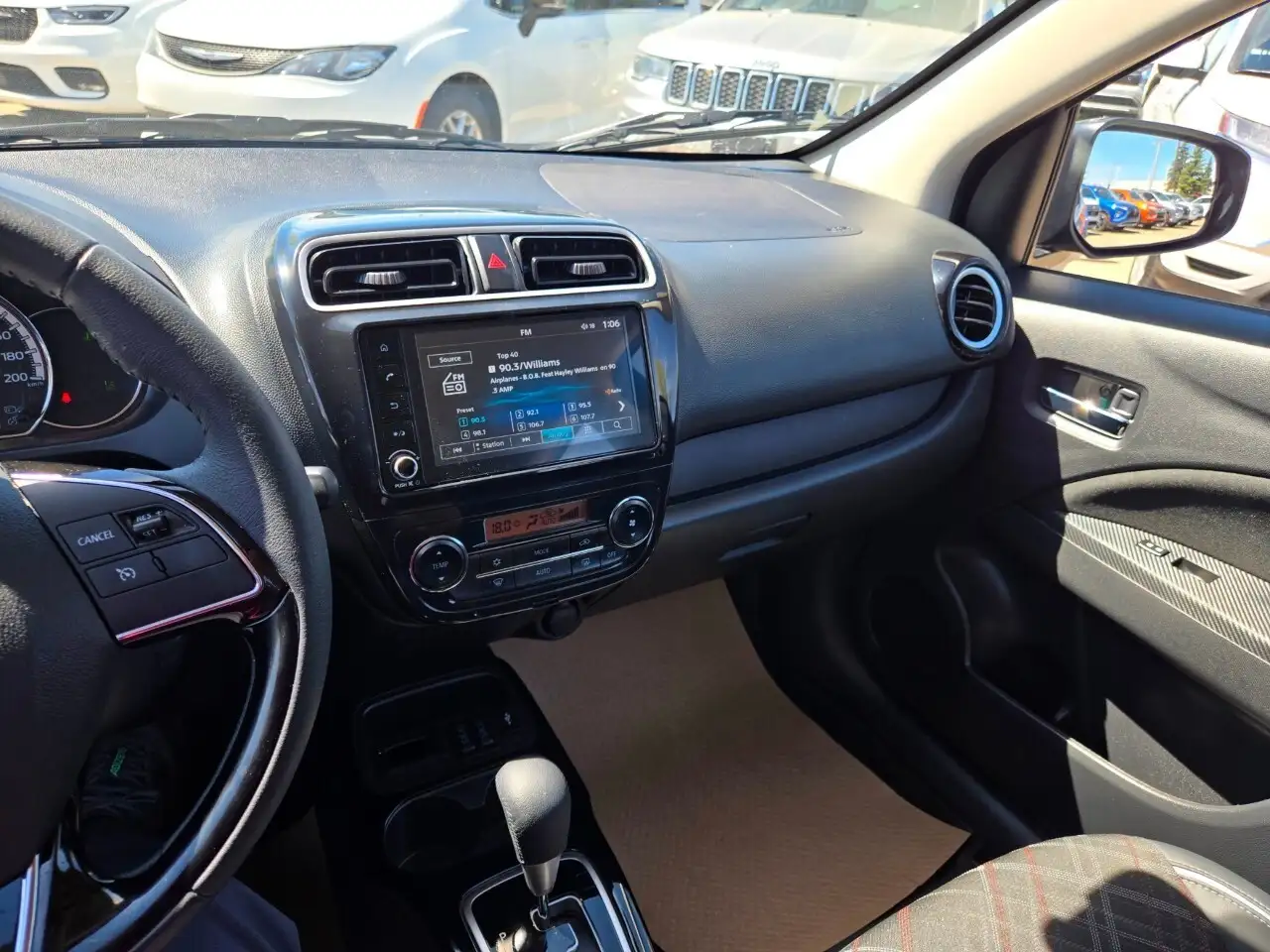 Mitsubishi Mirage снимка Mitsubishi Mirage