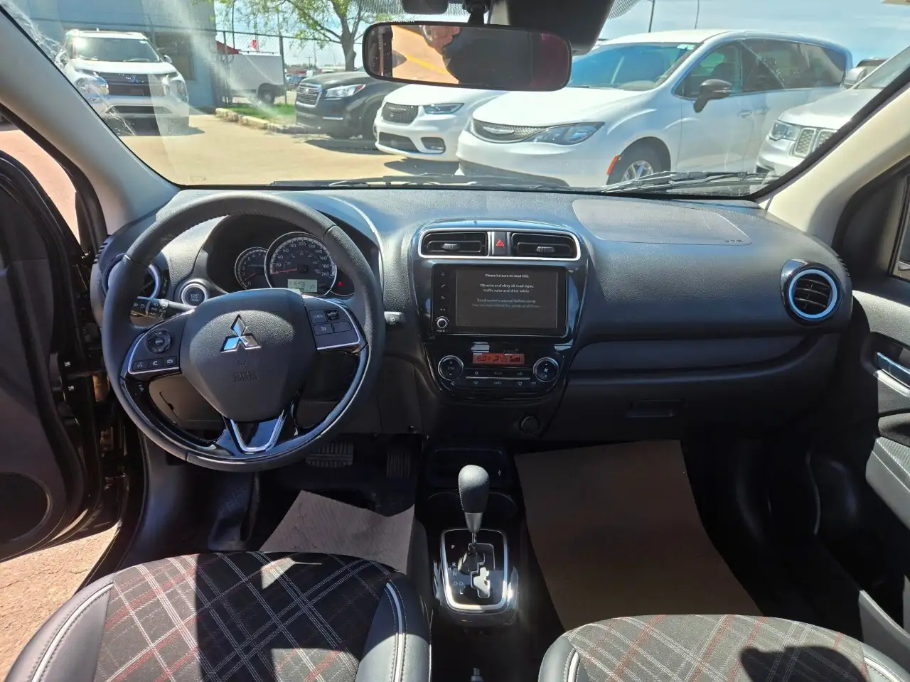 Mitsubishi Mirage снимка Mitsubishi Mirage