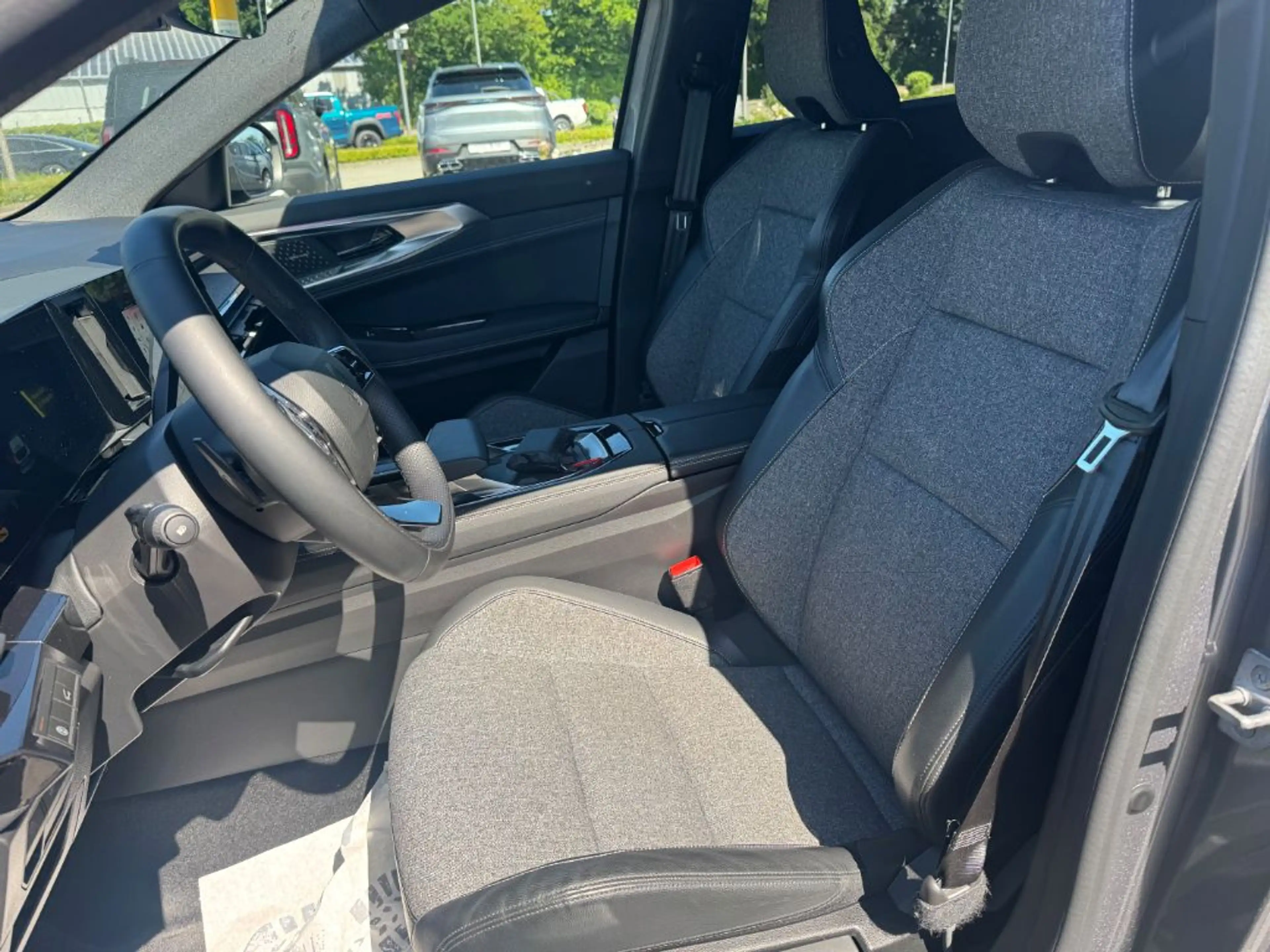 Renault Rafale E-TECH Full Hybrid 200 Techno — photo 12