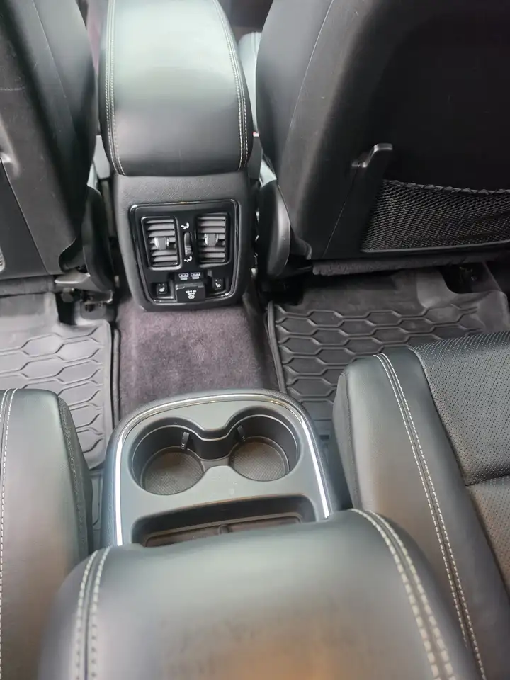 Dodge Durango снимка Dodge Durango