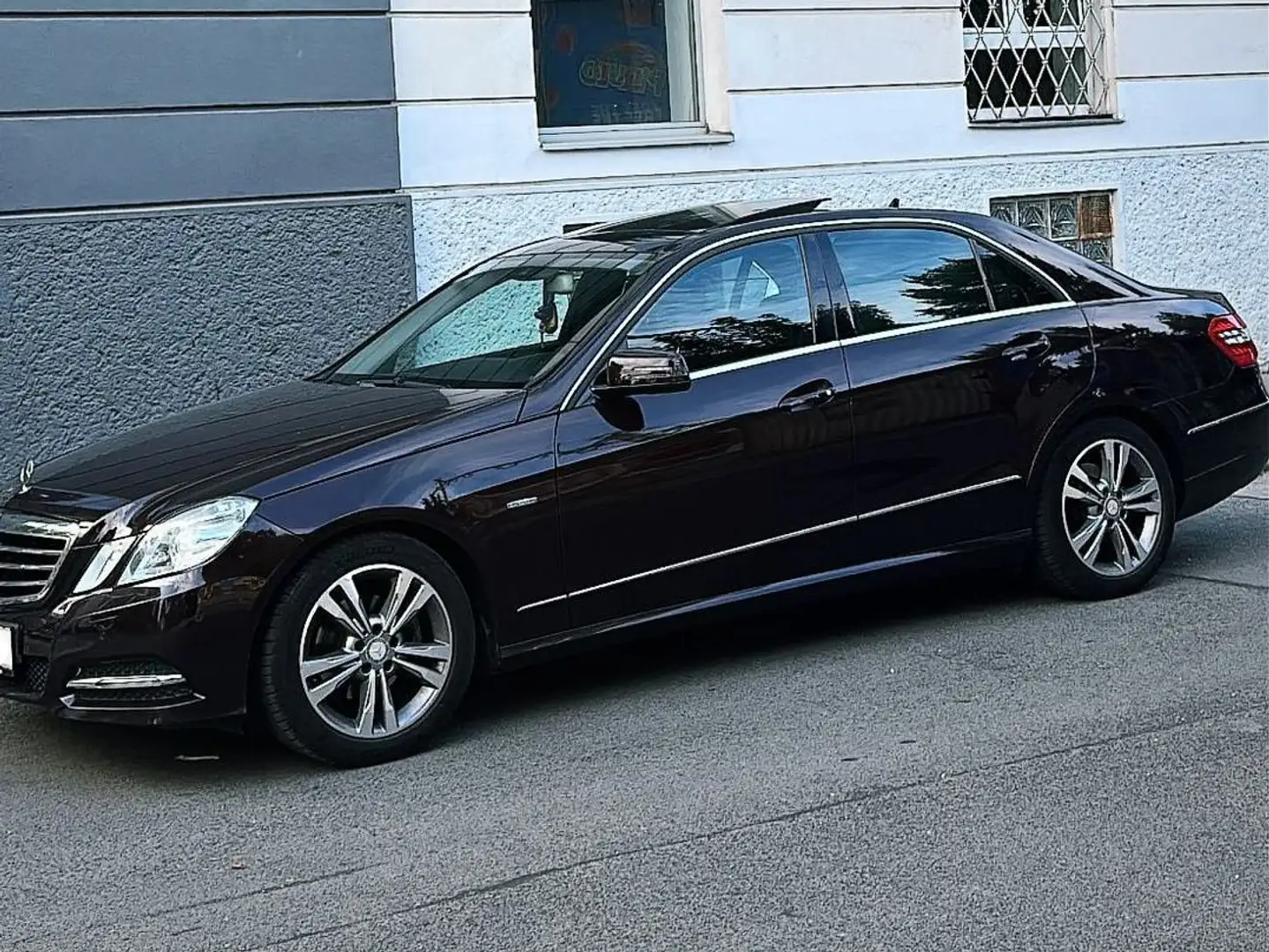 Mercedes-Benz E 220 AVANTGARDE Marrón - 2