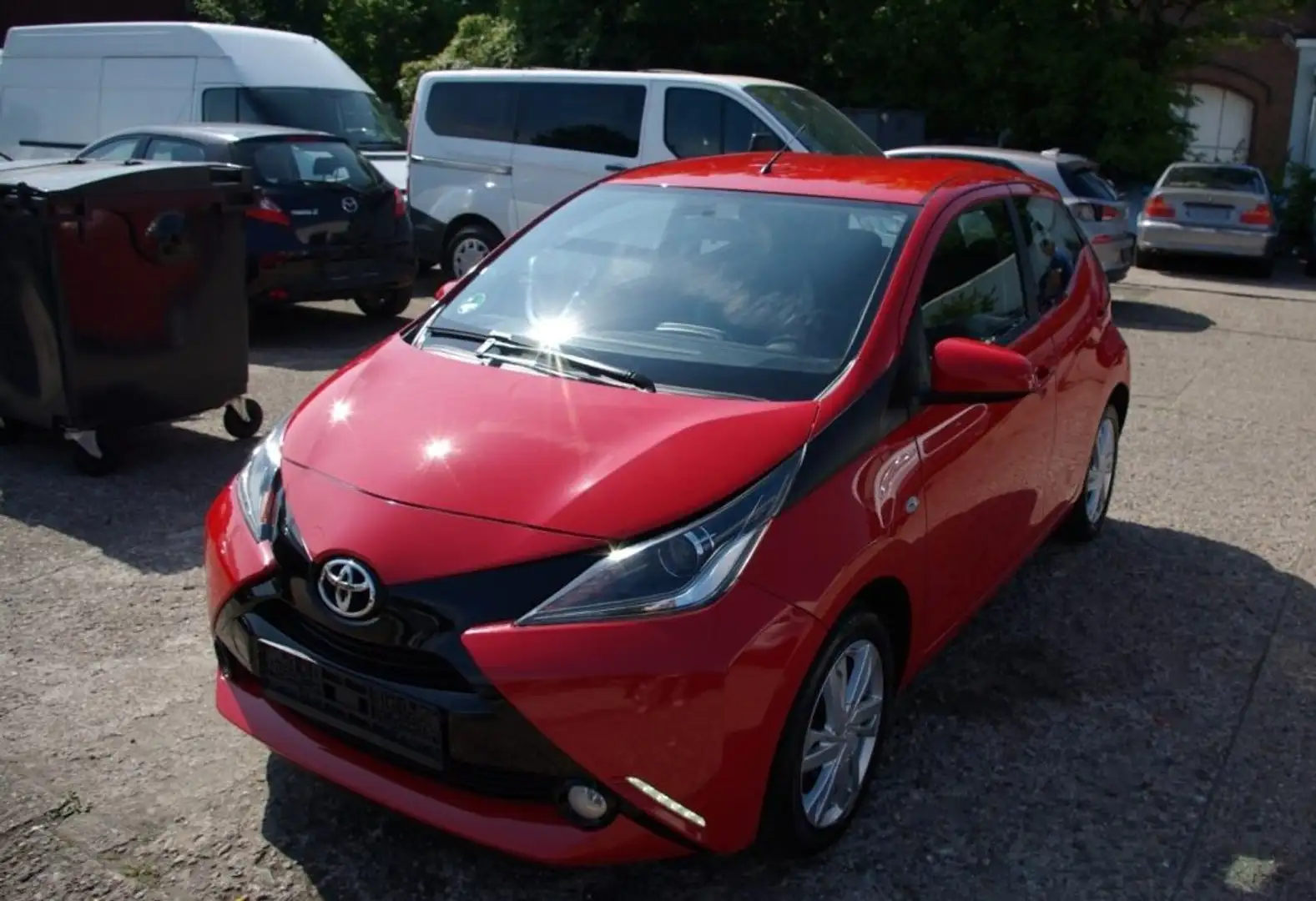 Toyota Aygo 1.0 VVT-i 69 CV 5 porte x-business Rosso - 2