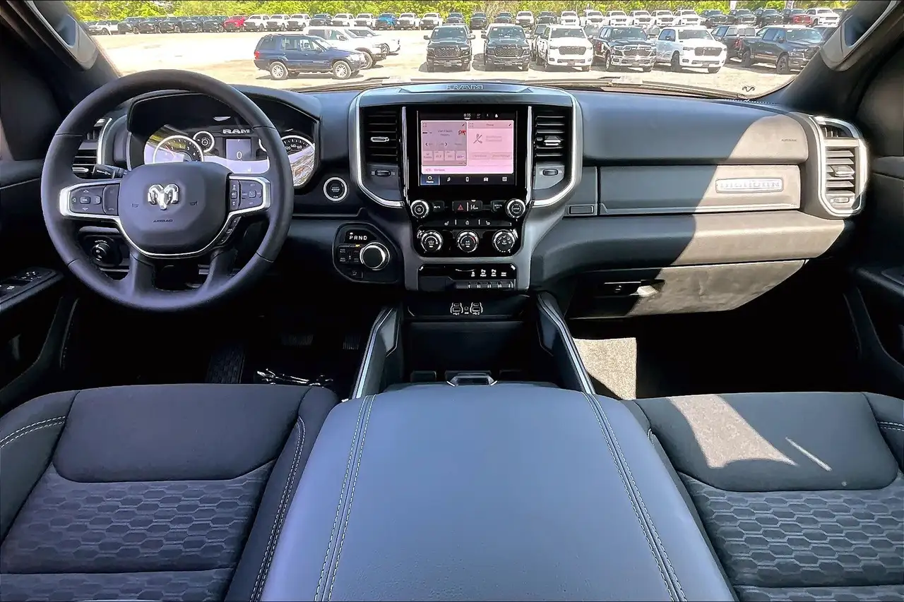 RAM 1500 снимка RAM 1500