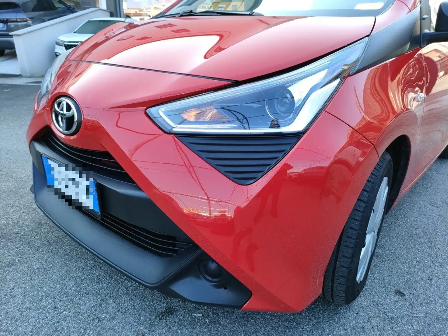 Toyota Aygo Connect 1.0 VVT-i 72CV 5 porte x-business Red - 2