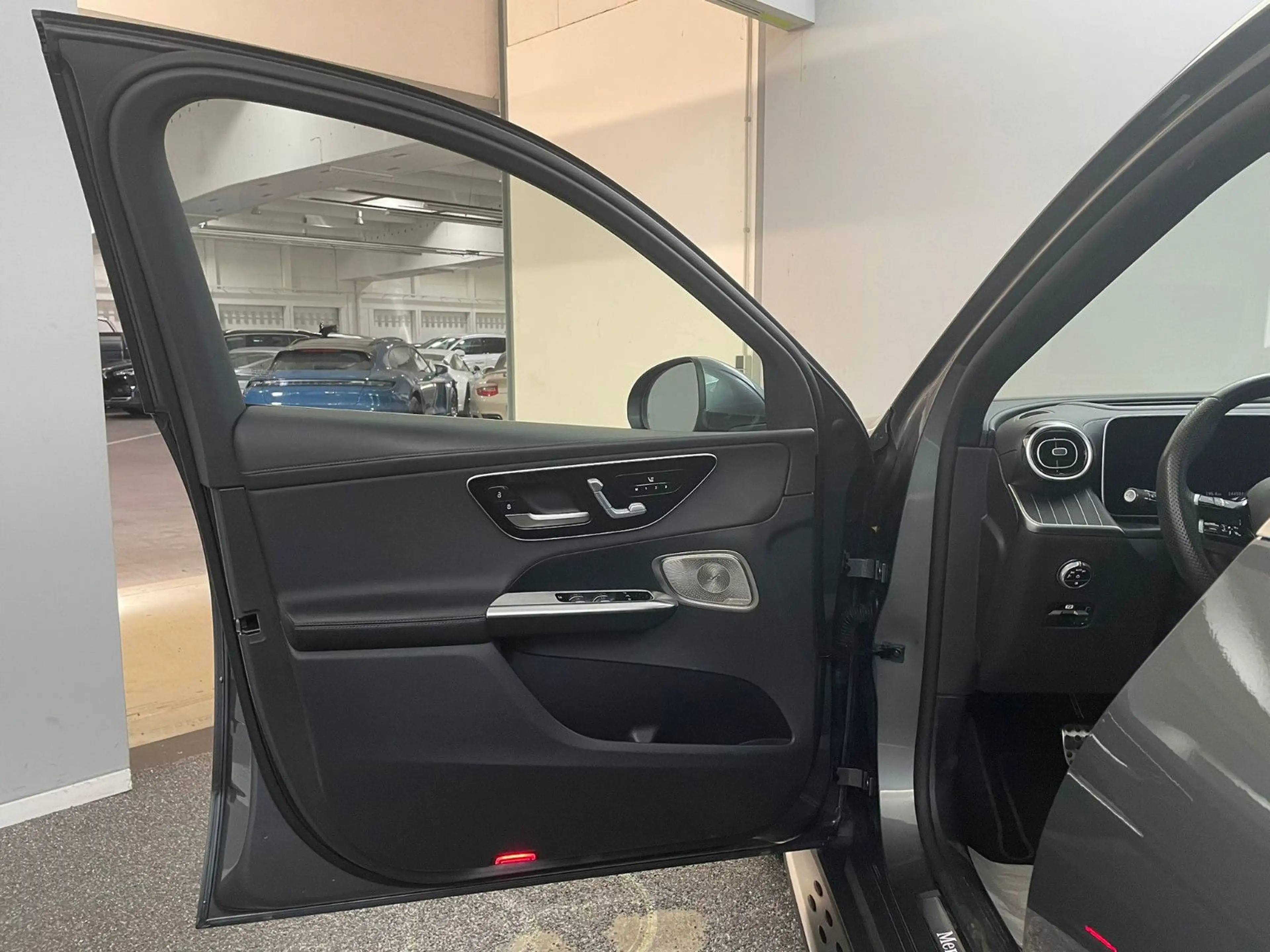 Mercedes-Benz GLC 220 d AMG LINE PREMIUM PANO*MEMO*360*HUD*VOLL — photo 8