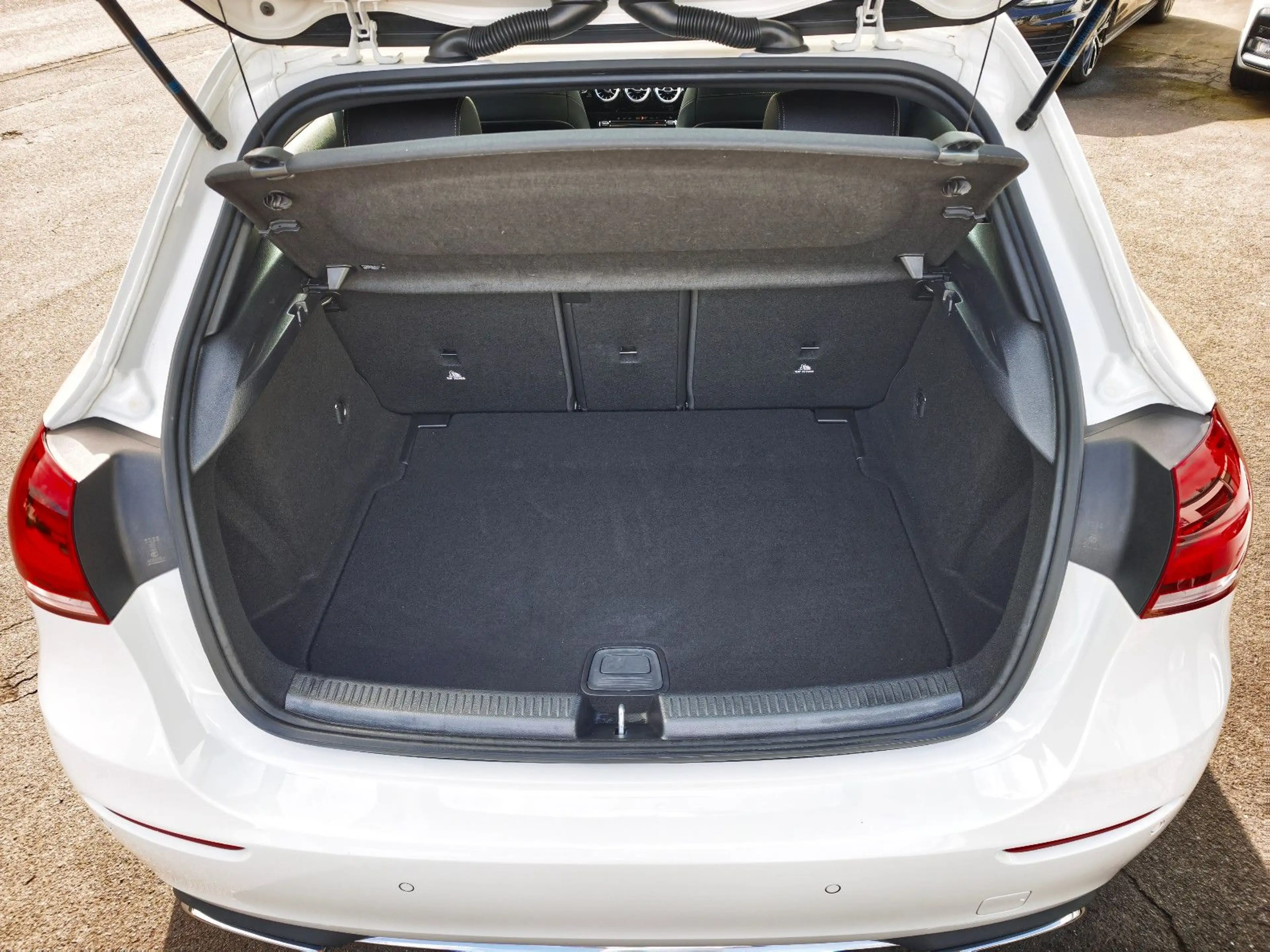Mercedes-Benz A 180 A180 Edition WIDESCREEN HIGH-LED KAMERA TEILLEDE — photo 13
