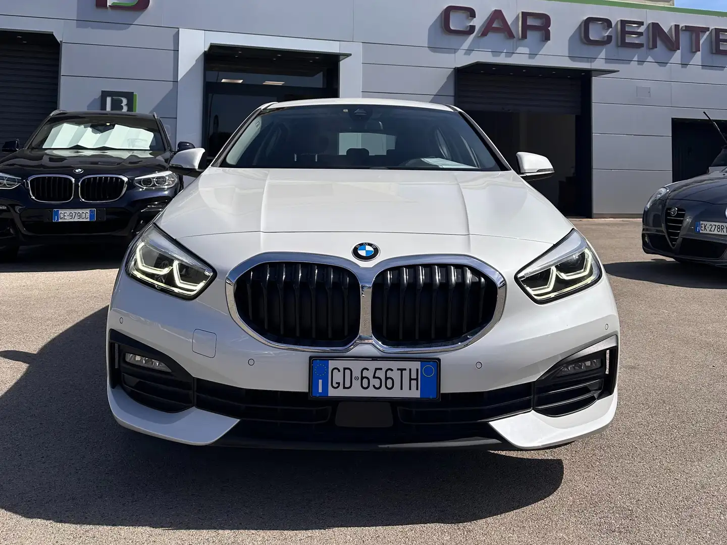 BMW 116 116d Business Advantage auto Bianco - 2