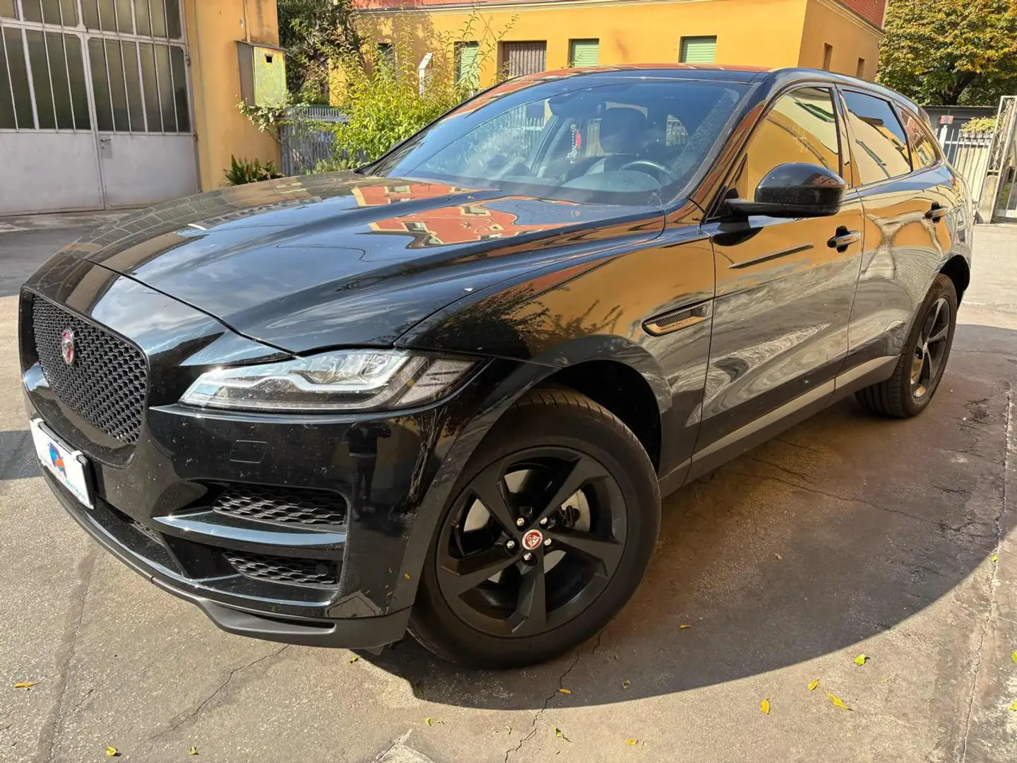 Jaguar F-Pace 2.0 D 180 CV AWD aut. Pure Noir - 1