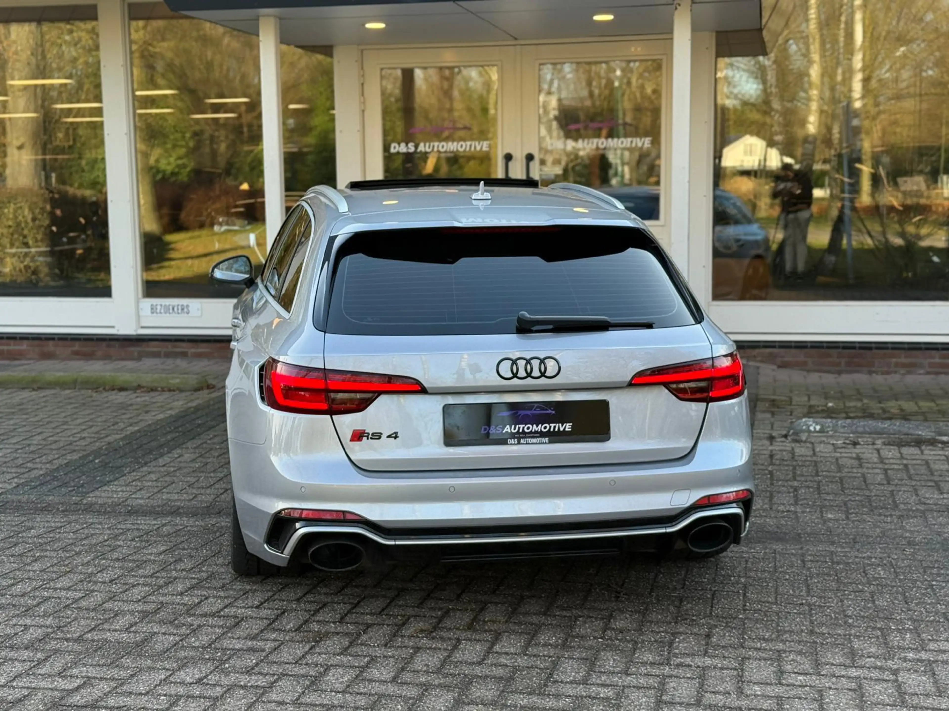 Audi RS4 2.9 TFSI quattro /pano/massage/matrix led — photo 8