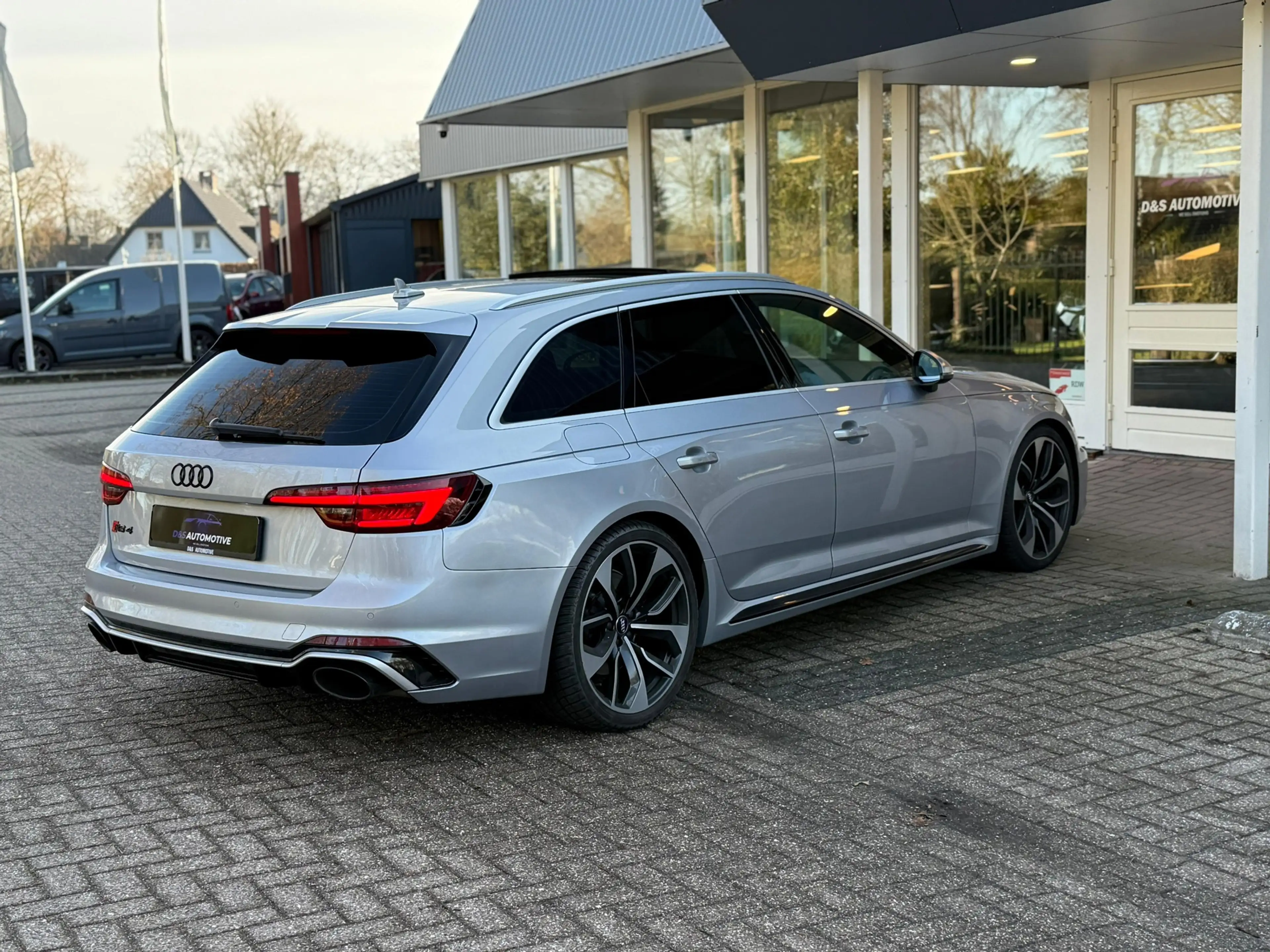 Audi RS4 2.9 TFSI quattro /pano/massage/matrix led — photo 6