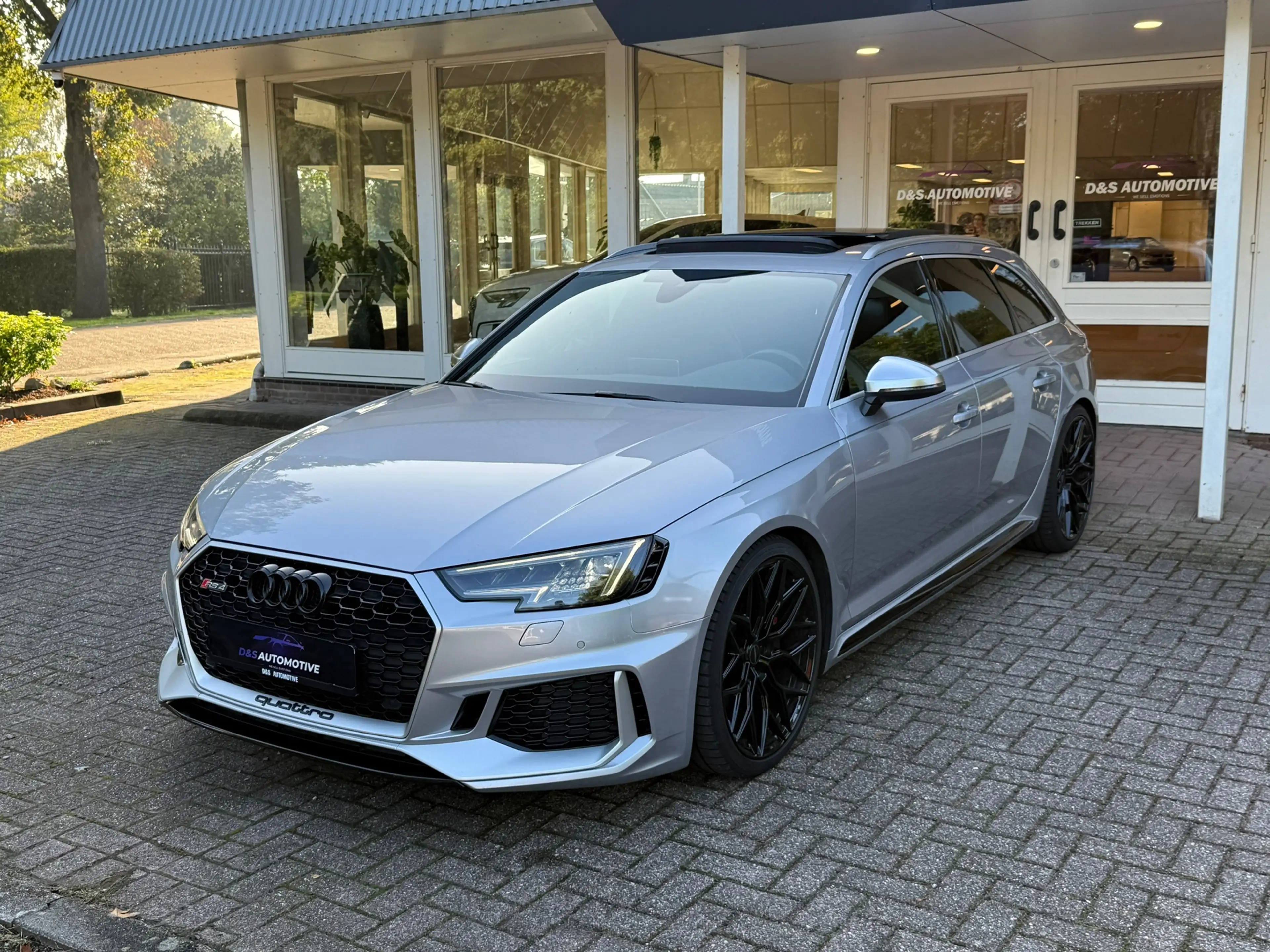 Audi RS4 2.9 TFSI quattro /pano/massage/matrix led — photo 2