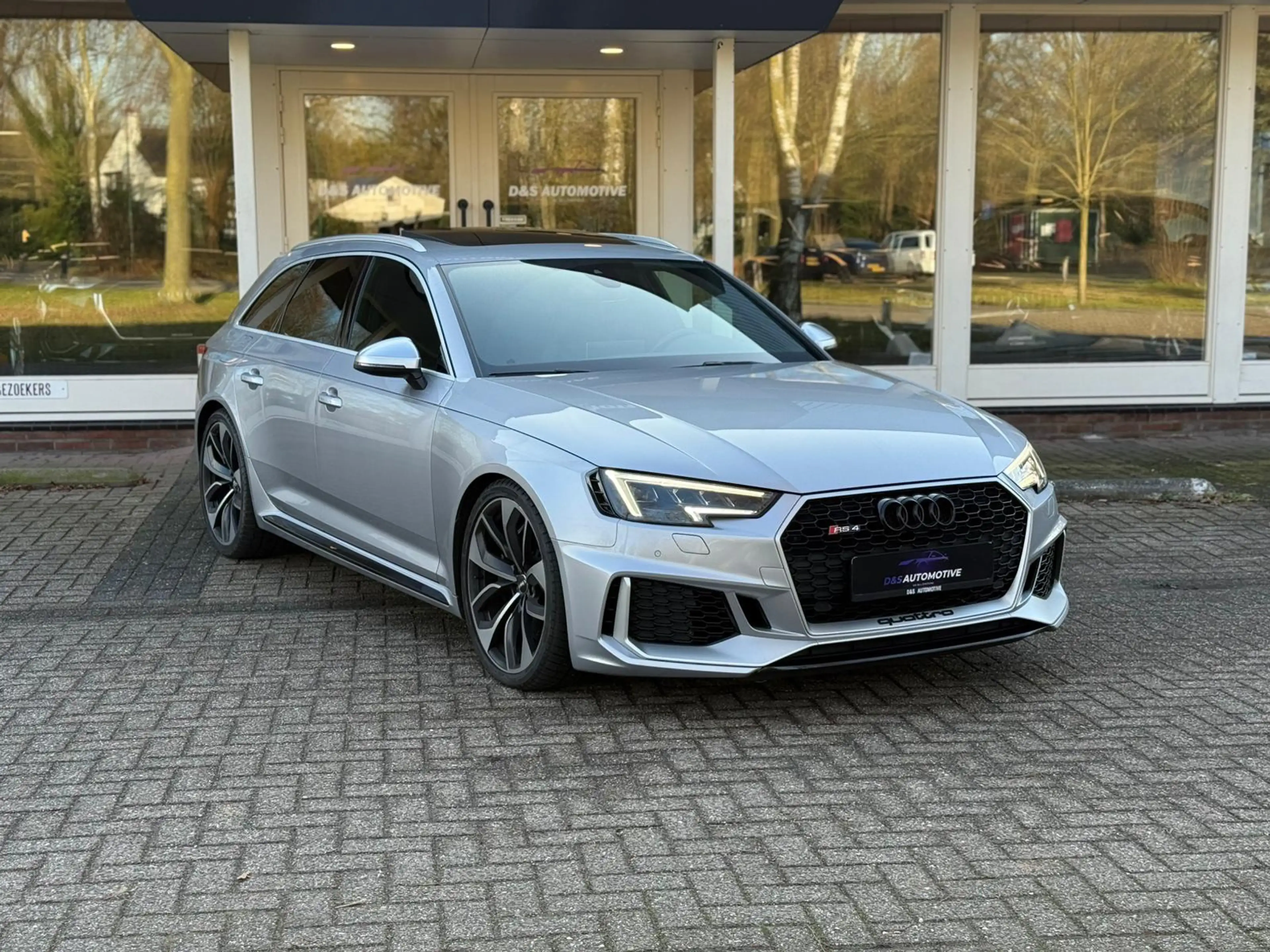 Audi RS4 2.9 TFSI quattro /pano/massage/matrix led — photo 5