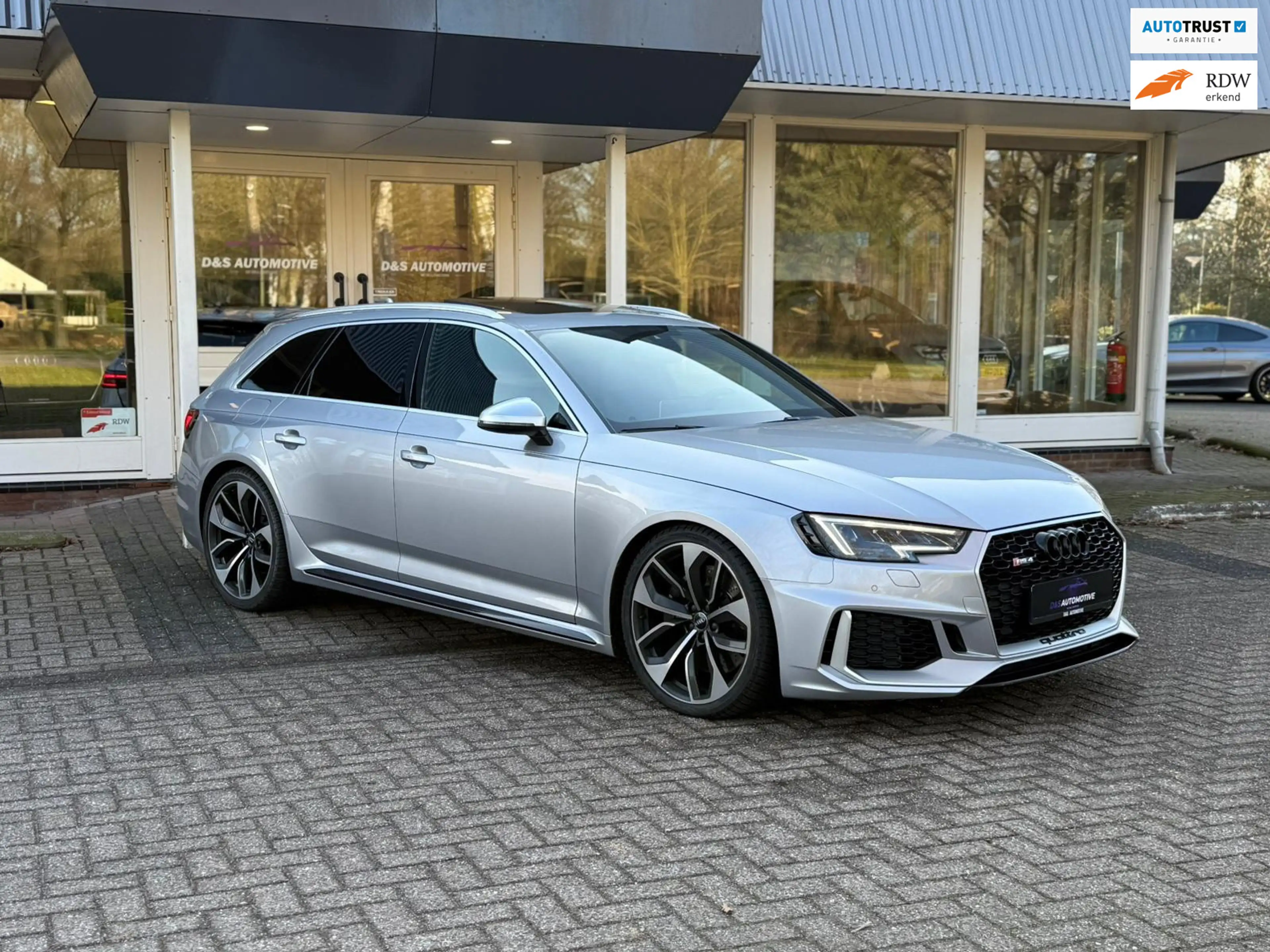 Audi RS4 2.9 TFSI quattro /pano/massage/matrix led
