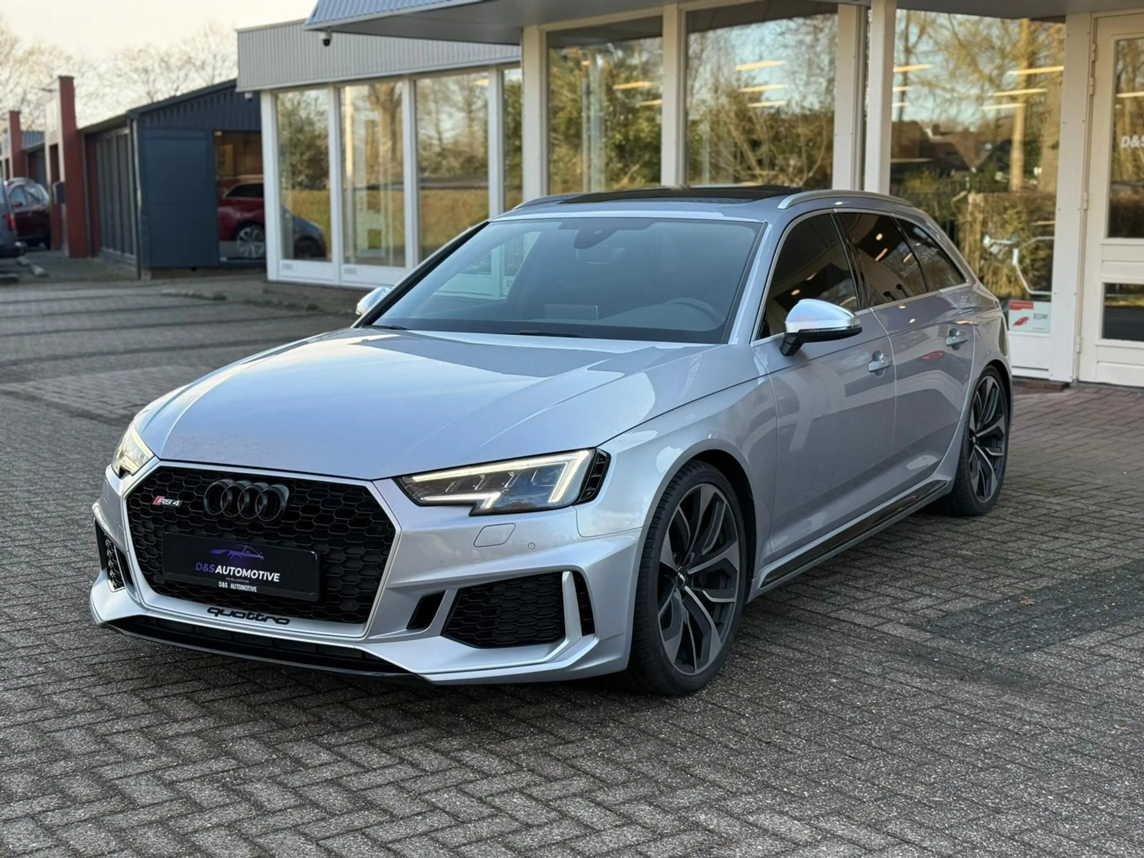 Audi RS4 2.9 TFSI quattro /pano/massage/matrix led — photo 4