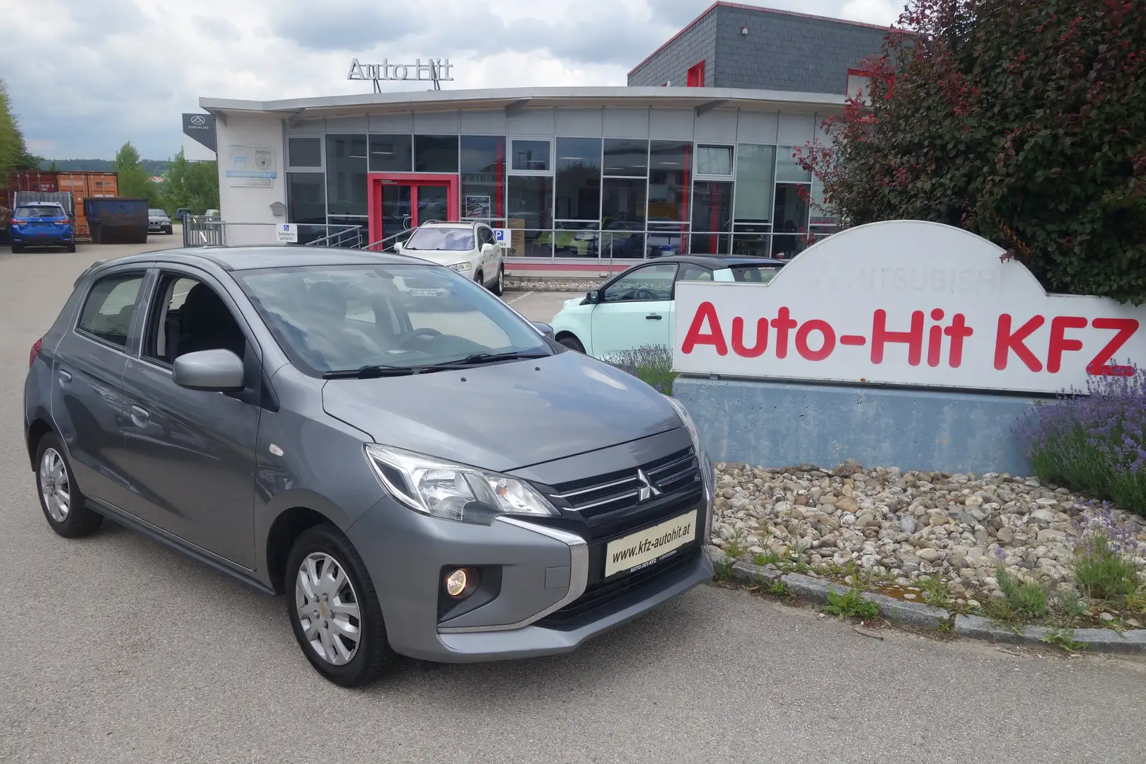 Mitsubishi Space Star 1,0 MIVEC Inform Grau - 1
