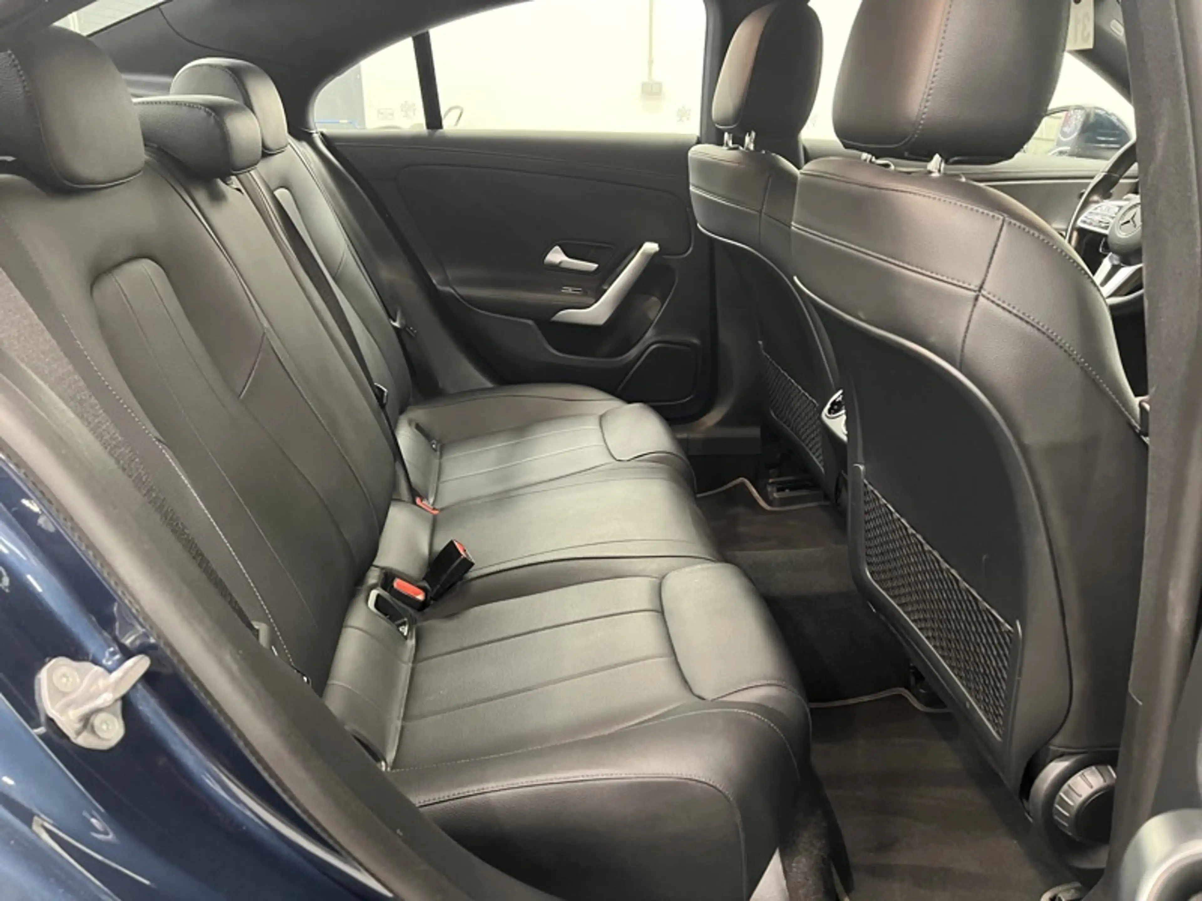 Mercedes-Benz CLA 180 d Coupé Luxury Line — photo 12