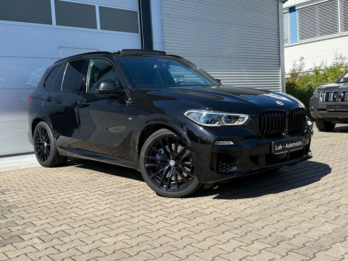 BMW X5 M50 d°7 Sitz°SkyLounge°SoftCl°Panorama Schwarz - 2