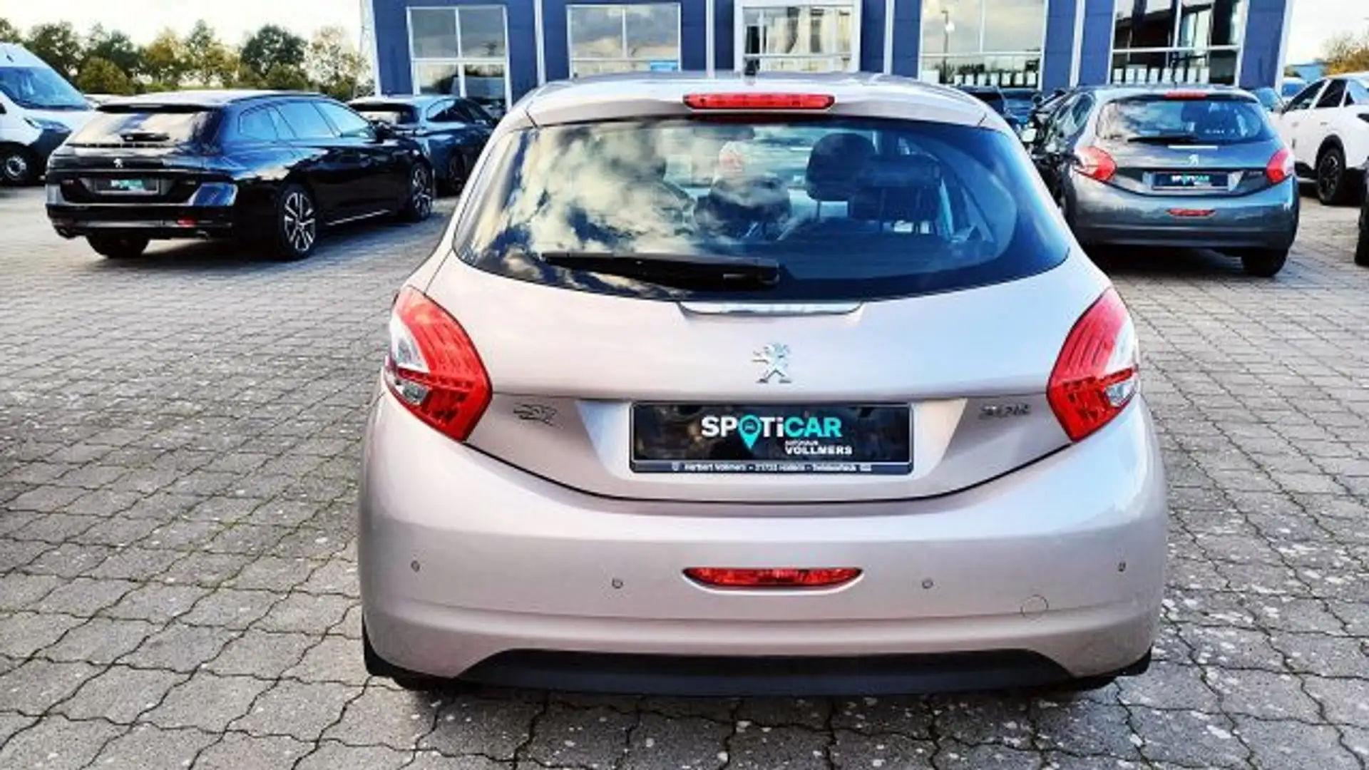 Peugeot 208 120 VTI Allure , Leder Alcantara, Navi, Alu, Volla Grau - 2