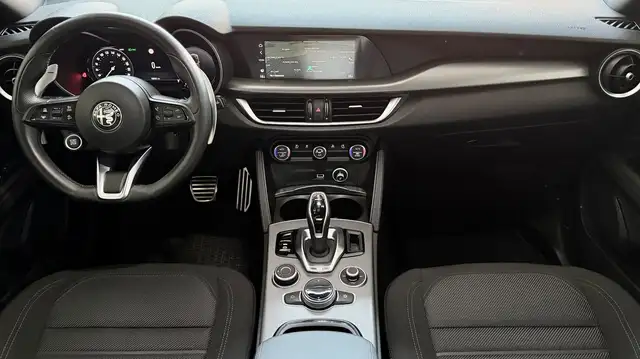 Alfa Romeo Stelvio view 7