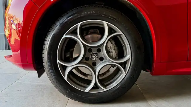 Alfa Romeo Stelvio view 5