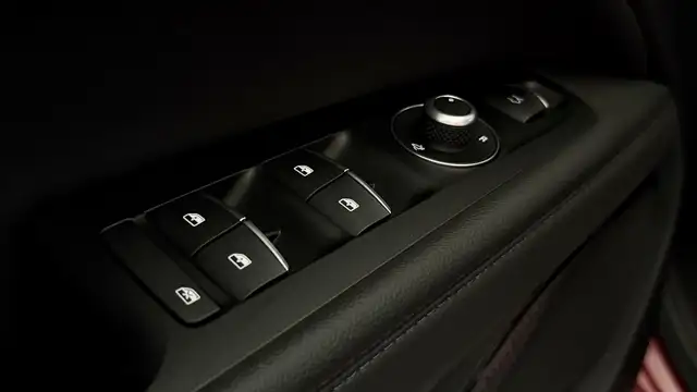 Alfa Romeo Stelvio view 14