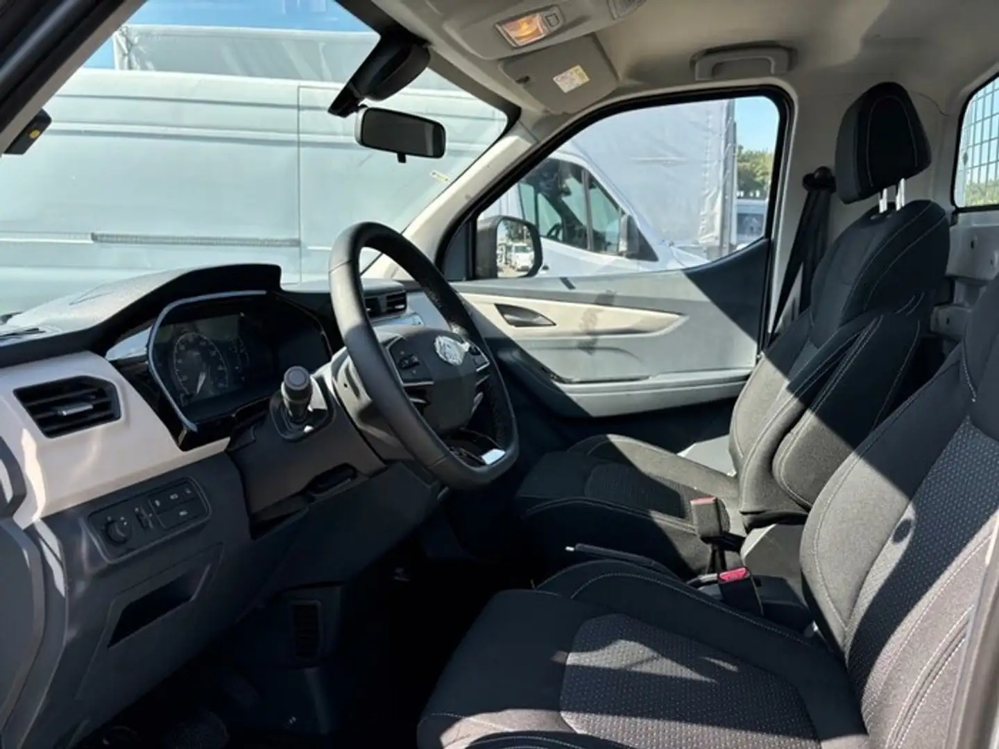 Maxus eDeliver 3 Pritsche 50kWh neu: Lieferung April-Mai Weiß - 2