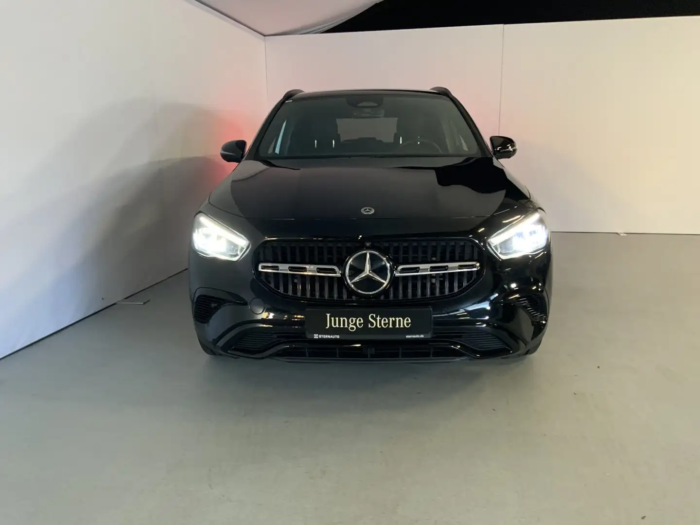 Mercedes-Benz GLA 180 GLA 180 Progressive Navi/Distronic/Keyless-Go/LED Czarny - 2
