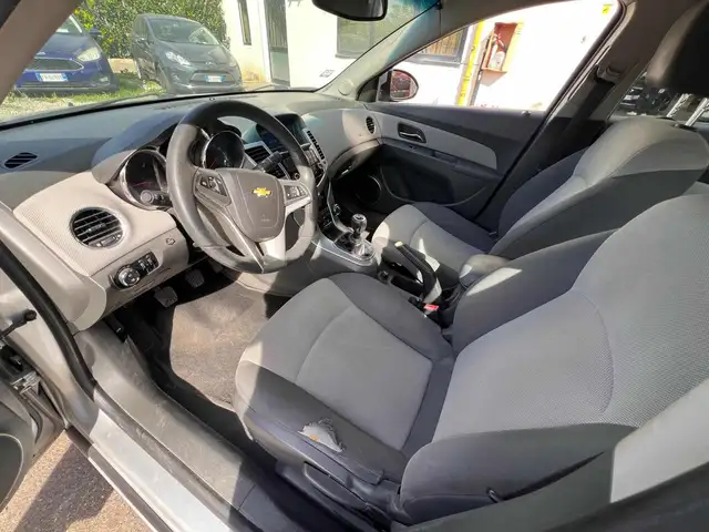 Chevrolet Cruze view 8