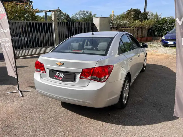 Chevrolet Cruze view 5