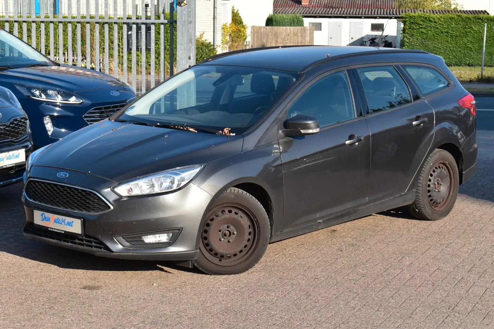 Ford Focus Turnier Business 2.Hd|Navi|Tempo.|Klima|BT Grau - 1