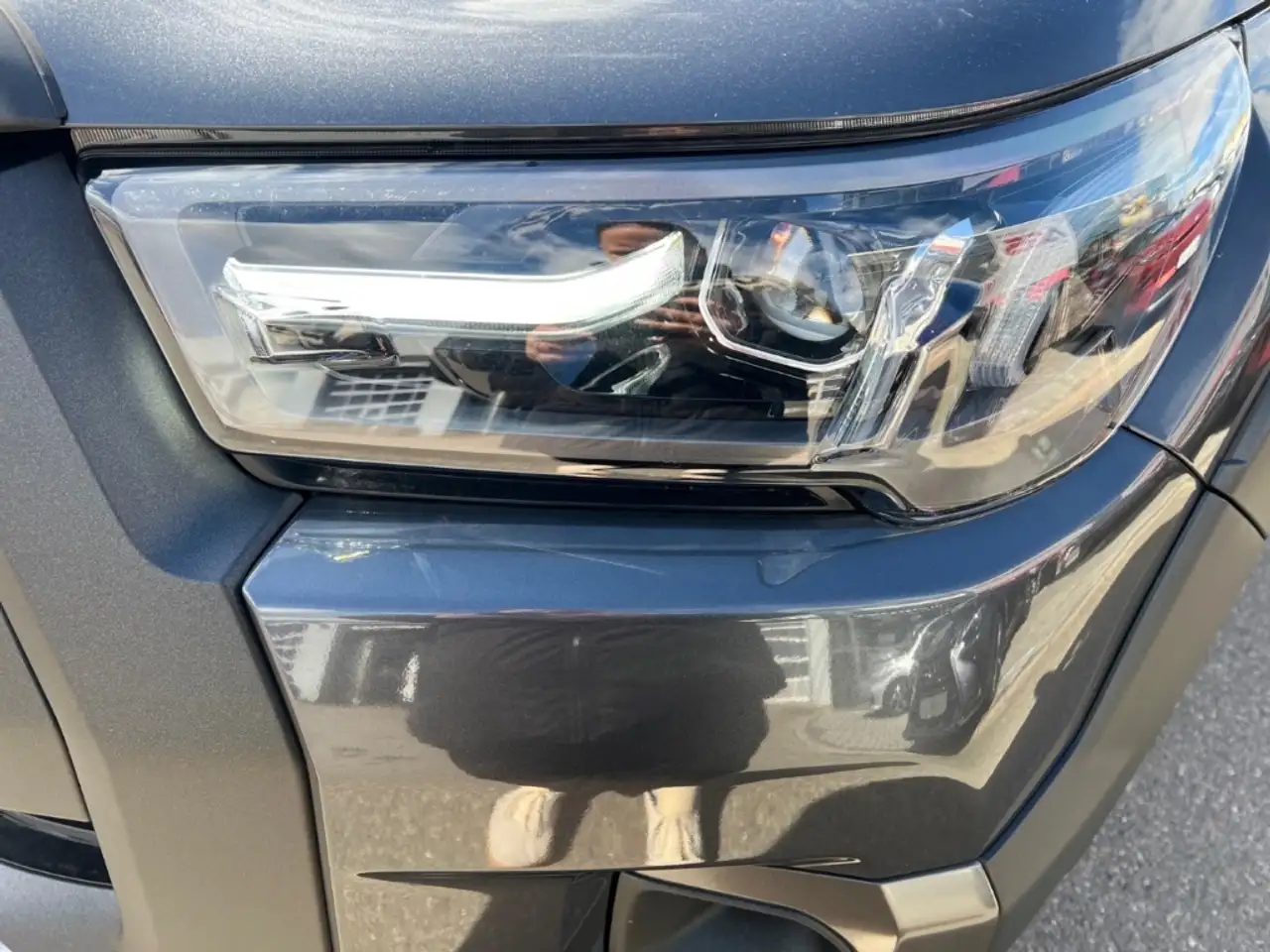 Toyota Hilux Double Cab Invincible 4x4 - On Stock 6