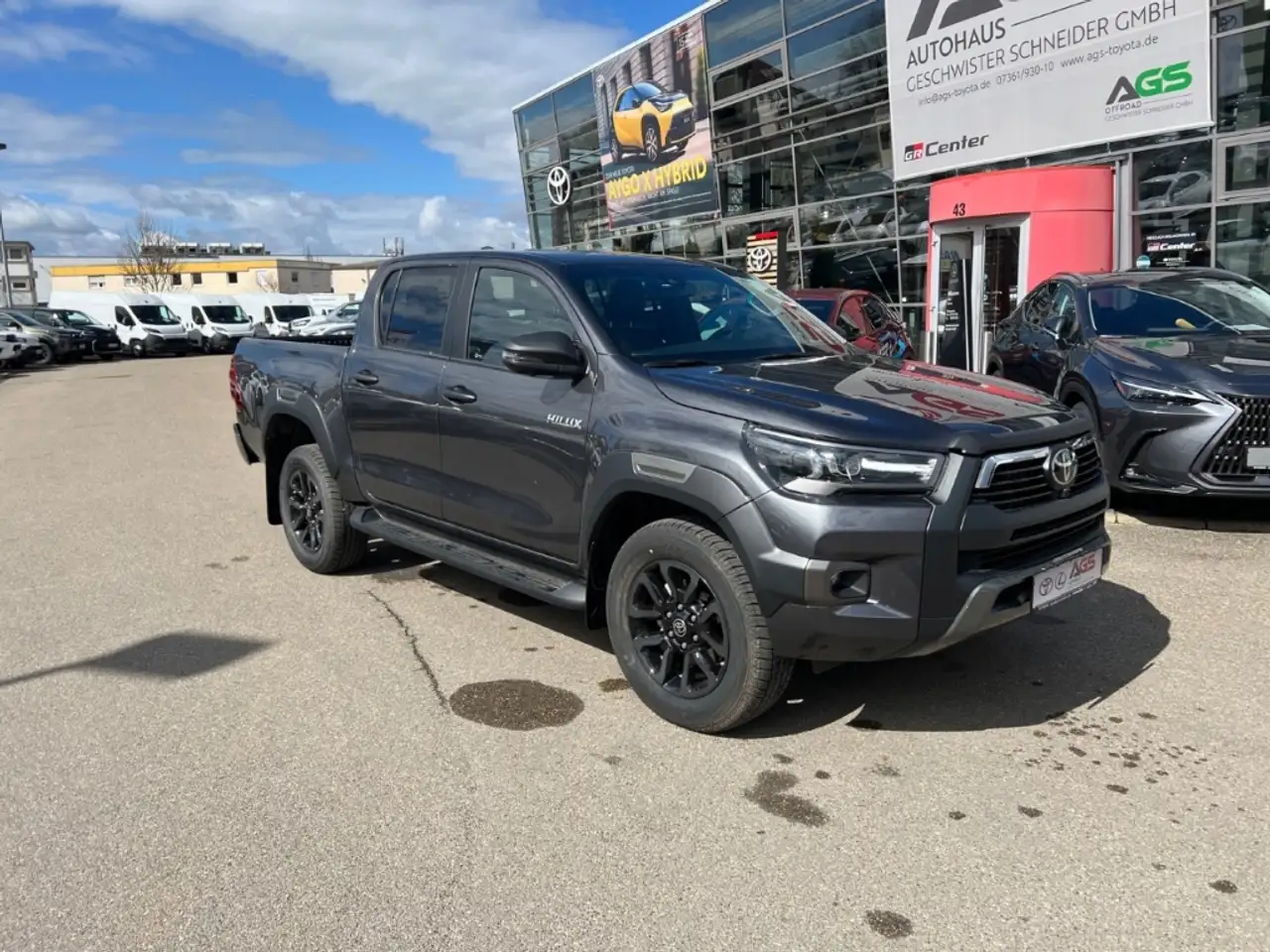 Toyota Hilux Double Cab Invincible 4x4 - On Stock 2