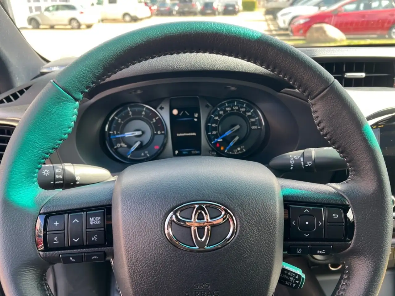 Toyota Hilux Double Cab Invincible 4x4 - On Stock 14