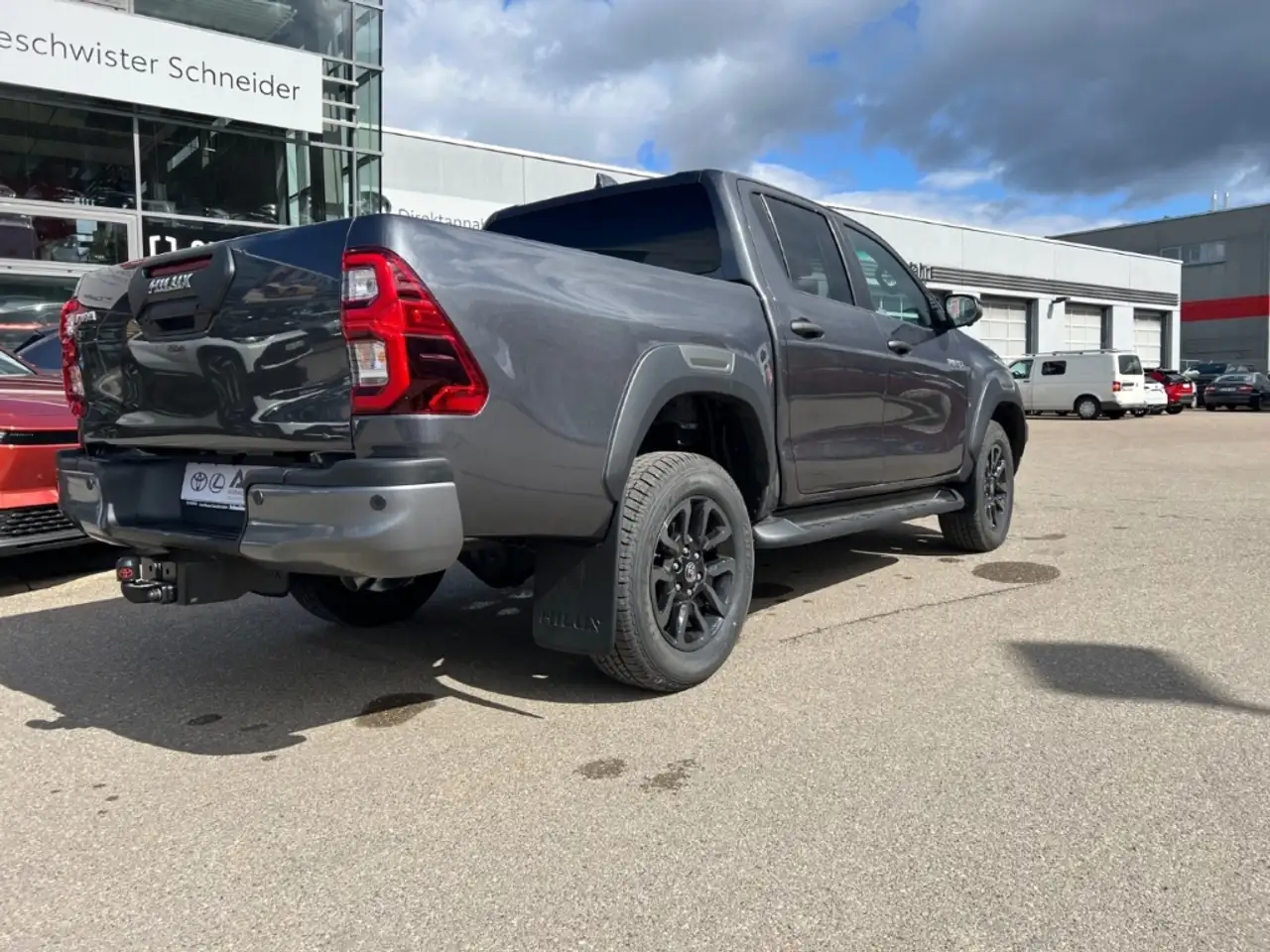 Toyota Hilux Double Cab Invincible 4x4 - On Stock 4