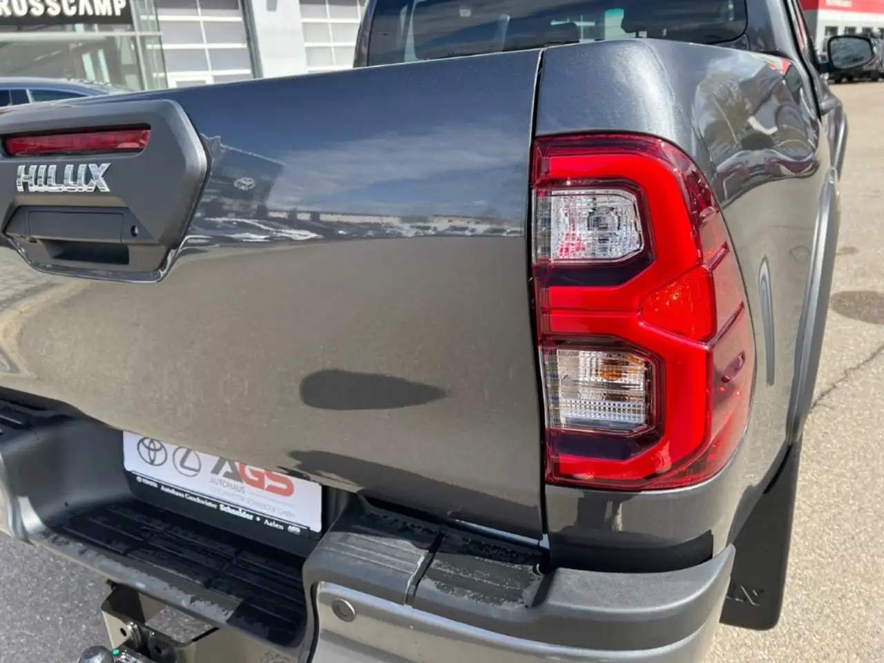 Toyota Hilux Double Cab Invincible 4x4 - On Stock 10