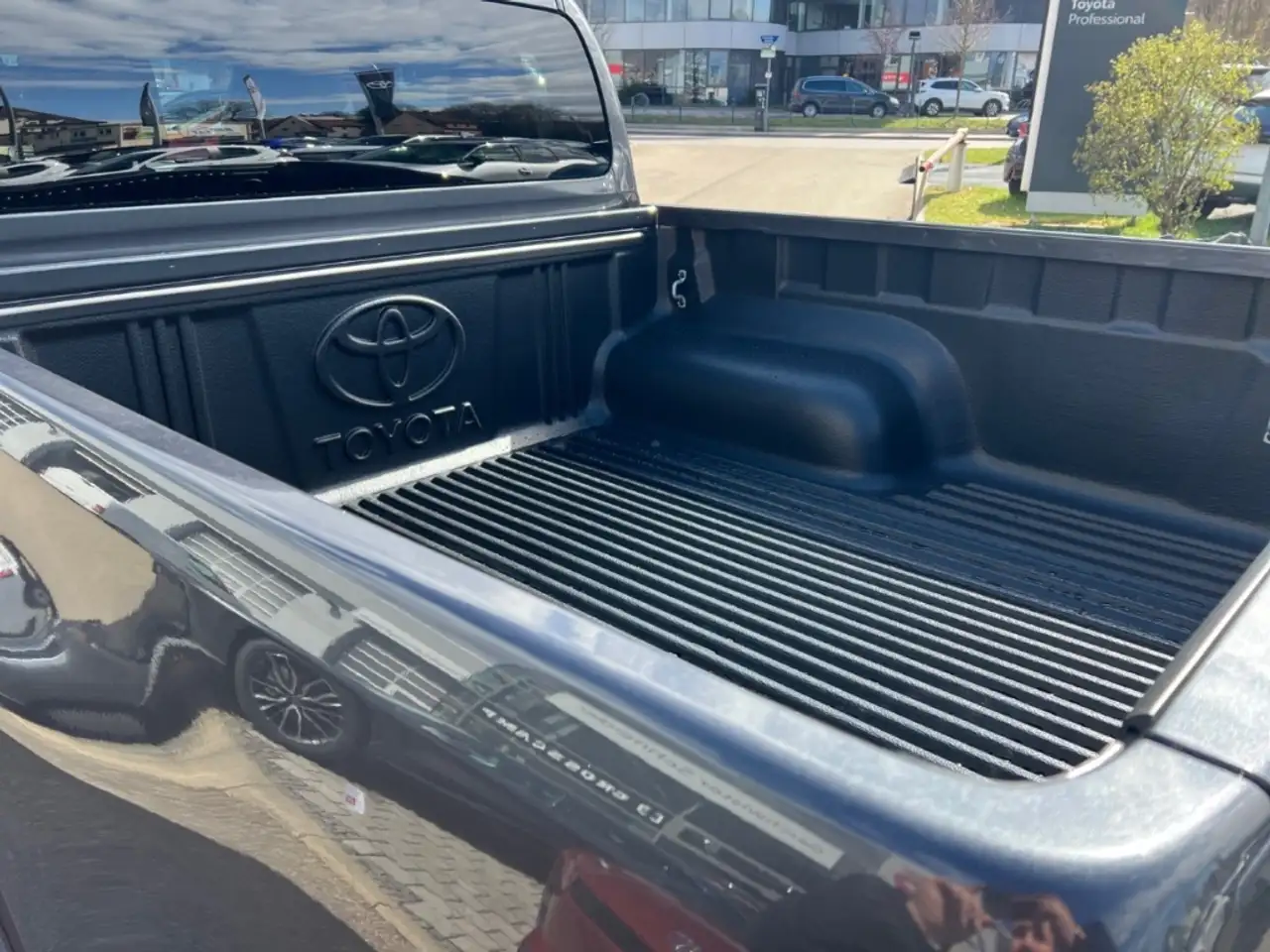 Toyota Hilux Double Cab Invincible 4x4 - On Stock 8